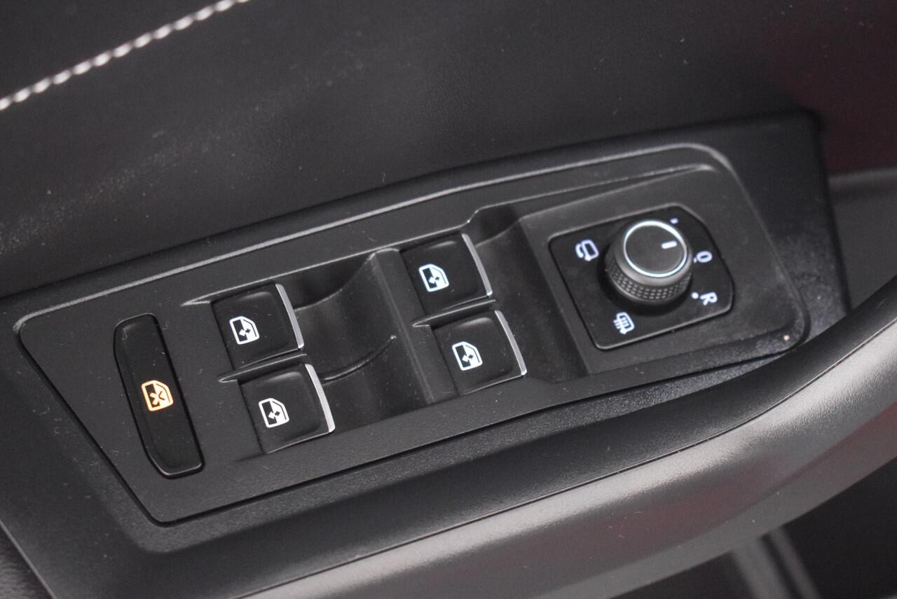 Volkswagen T-Roc 1.5 TSI 150pk DSG Style Navigatie Black Style Adaptive Cruise PDC