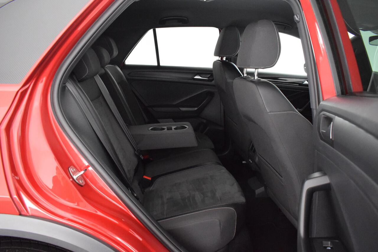 Volkswagen T-Roc 1.5 TSI 150pk DSG Style Navigatie Black Style Adaptive Cruise PDC