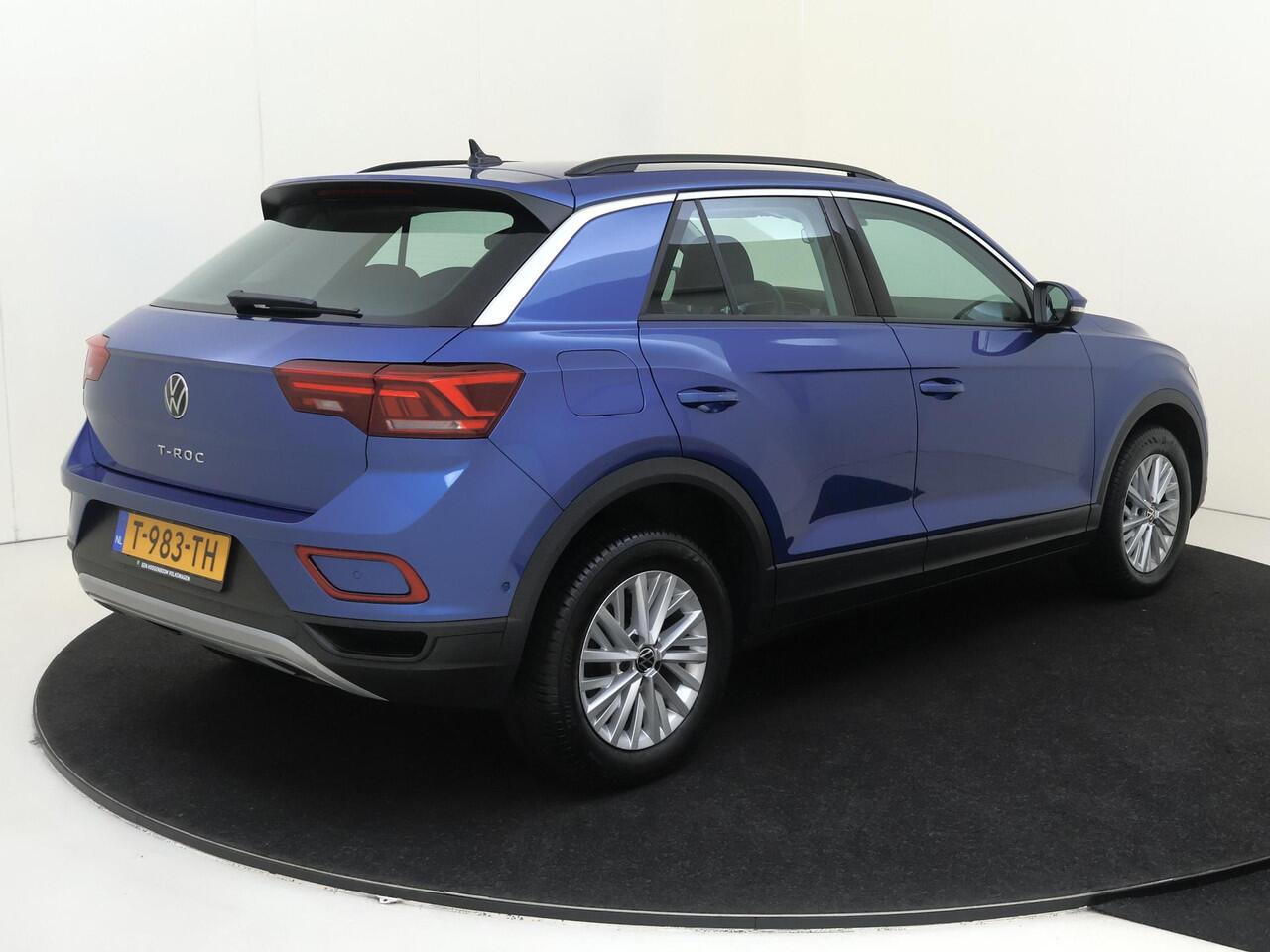 Volkswagen T-Roc 1.0 TSI Life | Parkeerassistent | Adaptieve cruise control | CarPlay | Navigatie | Lane assist | Digital cockpit | Elektrisch inklapbare buitenspiegels |