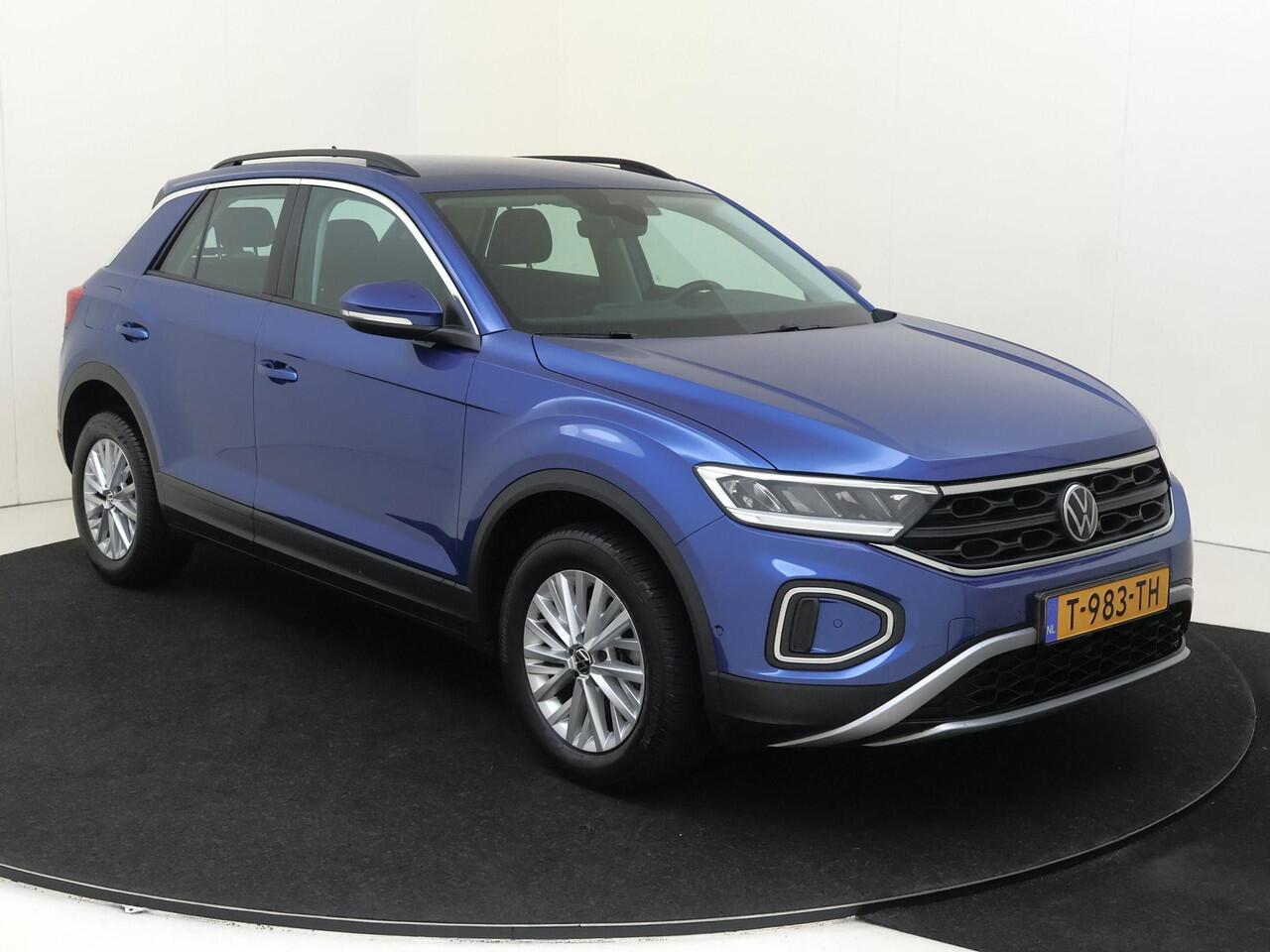Volkswagen T-Roc 1.0 TSI Life | Parkeerassistent | Adaptieve cruise control | CarPlay | Navigatie | Lane assist | Digital cockpit | Elektrisch inklapbare buitenspiegels |