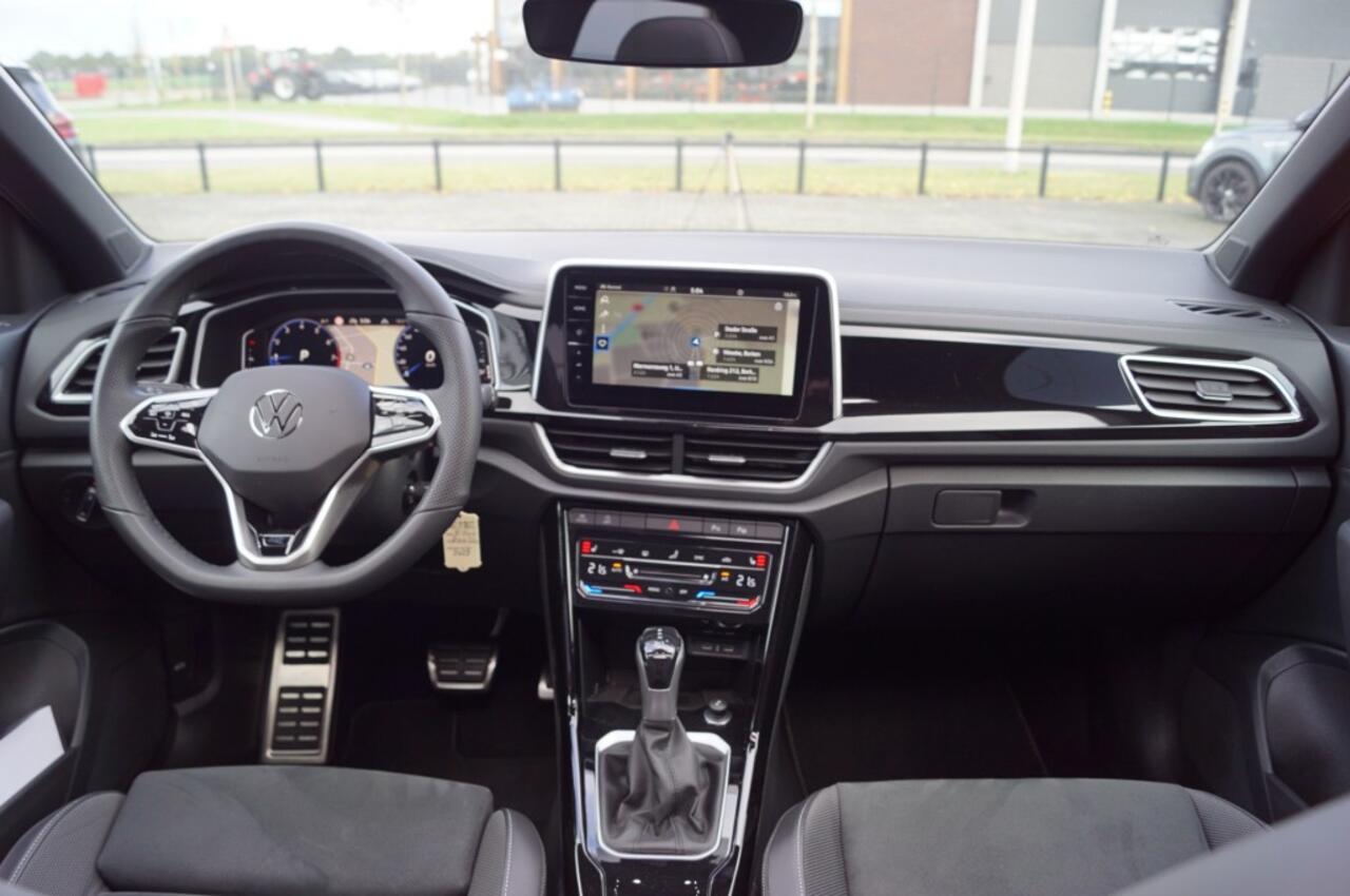 Volkswagen T-Roc 1.5 TSI DSG R-Line 150pk / Trekhaak wegklb./Panodak/ Navi Pro/ IQ LED/19 Inch LM/Camera