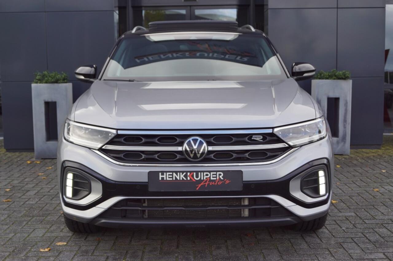 Volkswagen T-Roc 1.5 TSI DSG R-Line 150pk / Trekhaak wegklb./Panodak/ Navi Pro/ IQ LED/19 Inch LM/Camera