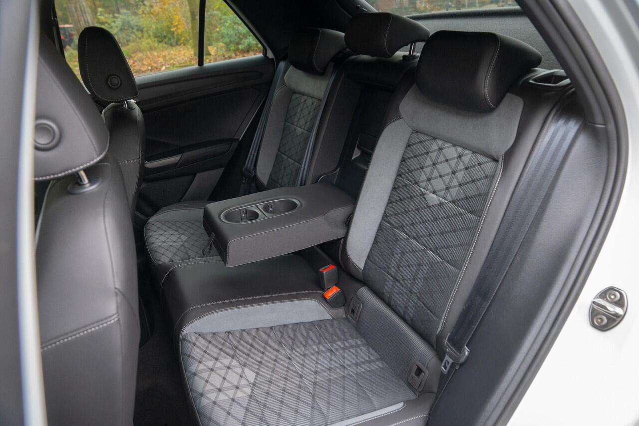 Volkswagen T-Roc 2.0 TSI 4Motion R-Line CAMERA | IQ LIGHT | DCC | ADAPTIVE