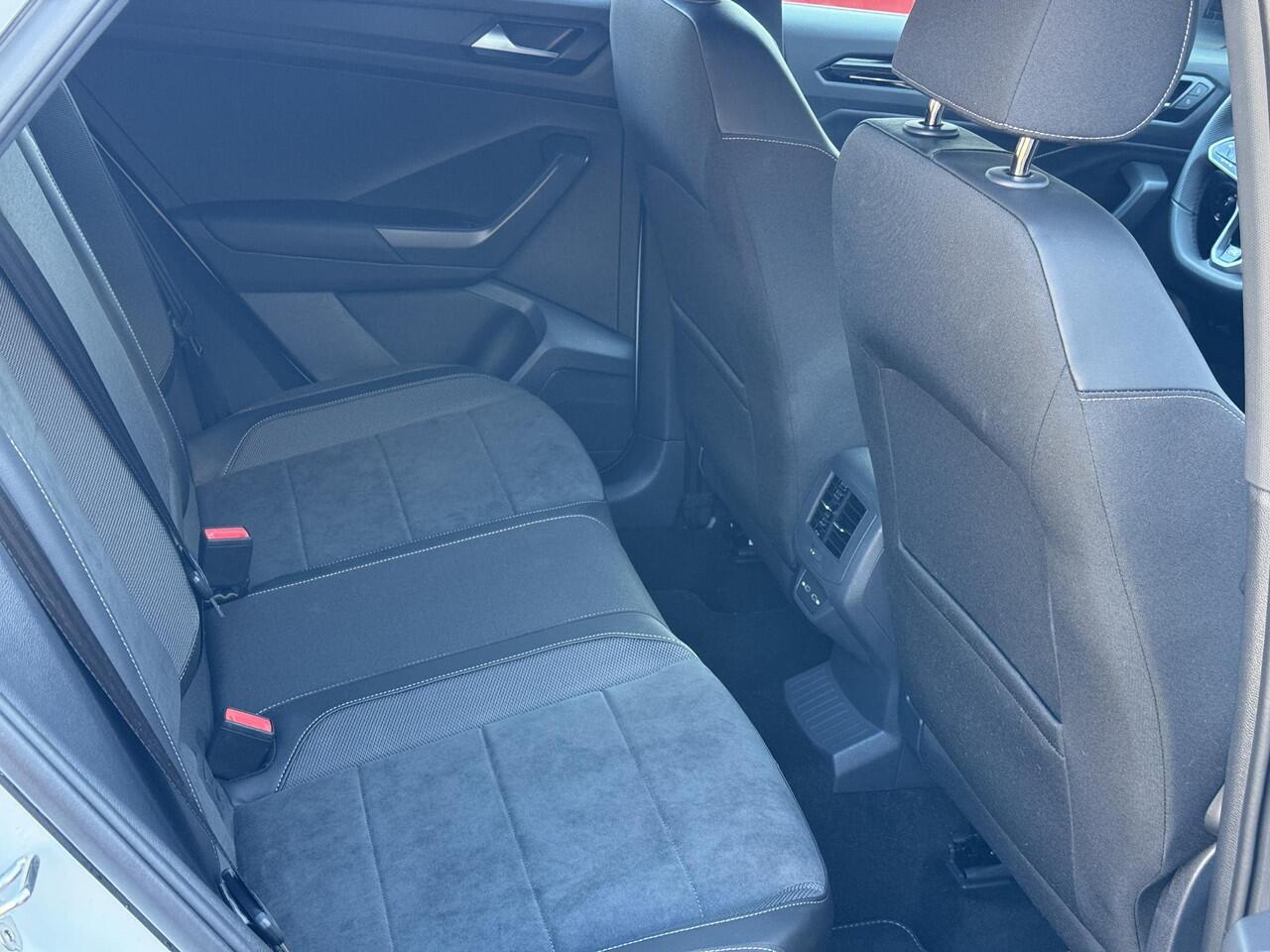 Volkswagen T-Roc 1.5 TSI R-Line Bisns,Black style,Cam,Carpl,Cruis