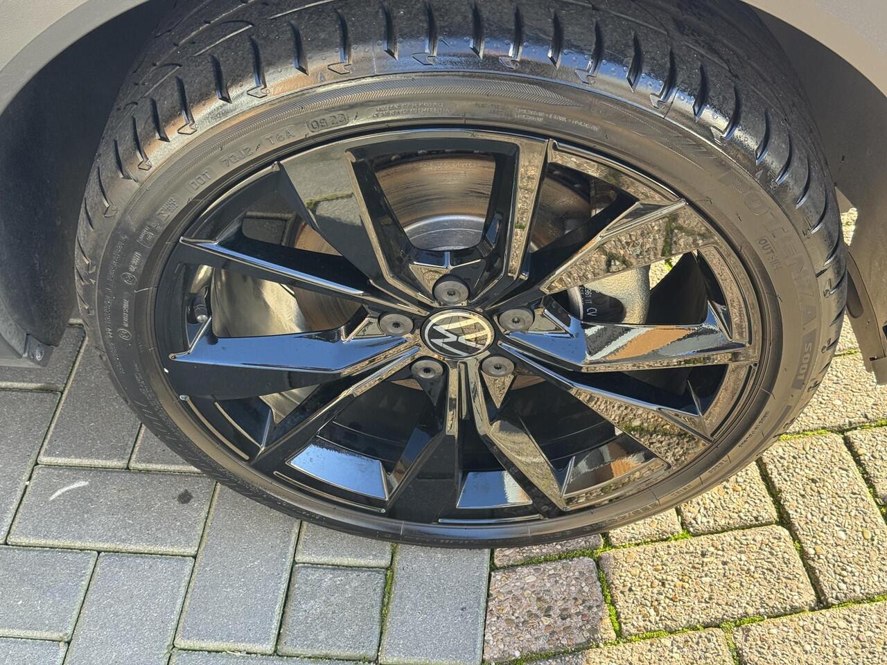 Volkswagen T-Roc 1.5 TSI R-Line Bisns,Black style,Cam,Carpl,Cruis