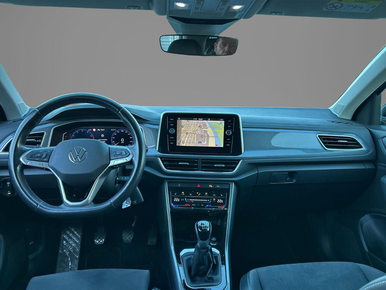 Volkswagen T-Roc 1.0 TSI Life Business Navigatie | Parkeersensoren V+A | Climatronic | Apple Carplay of Android Auto | Virtual Cockpit | Privacy Glass