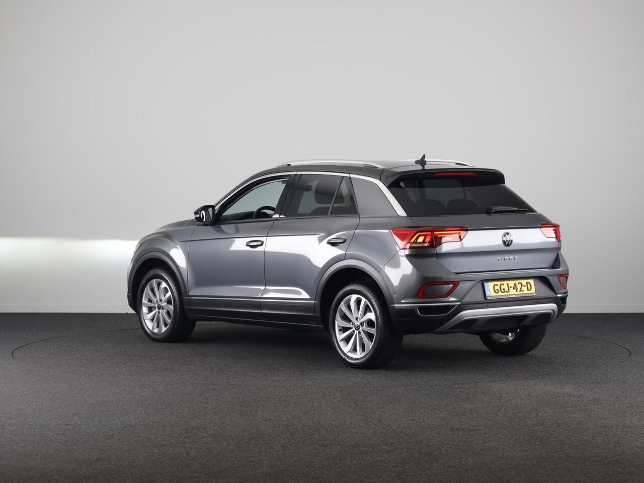 Volkswagen T-Roc 1.5 TSI Style 150 pk Automaat (DSG) | Navigatie | Trekhaak (afneembaar) | Parkeersensoren (Park assist) | Adaptieve cruise control | Stoelverwarming |