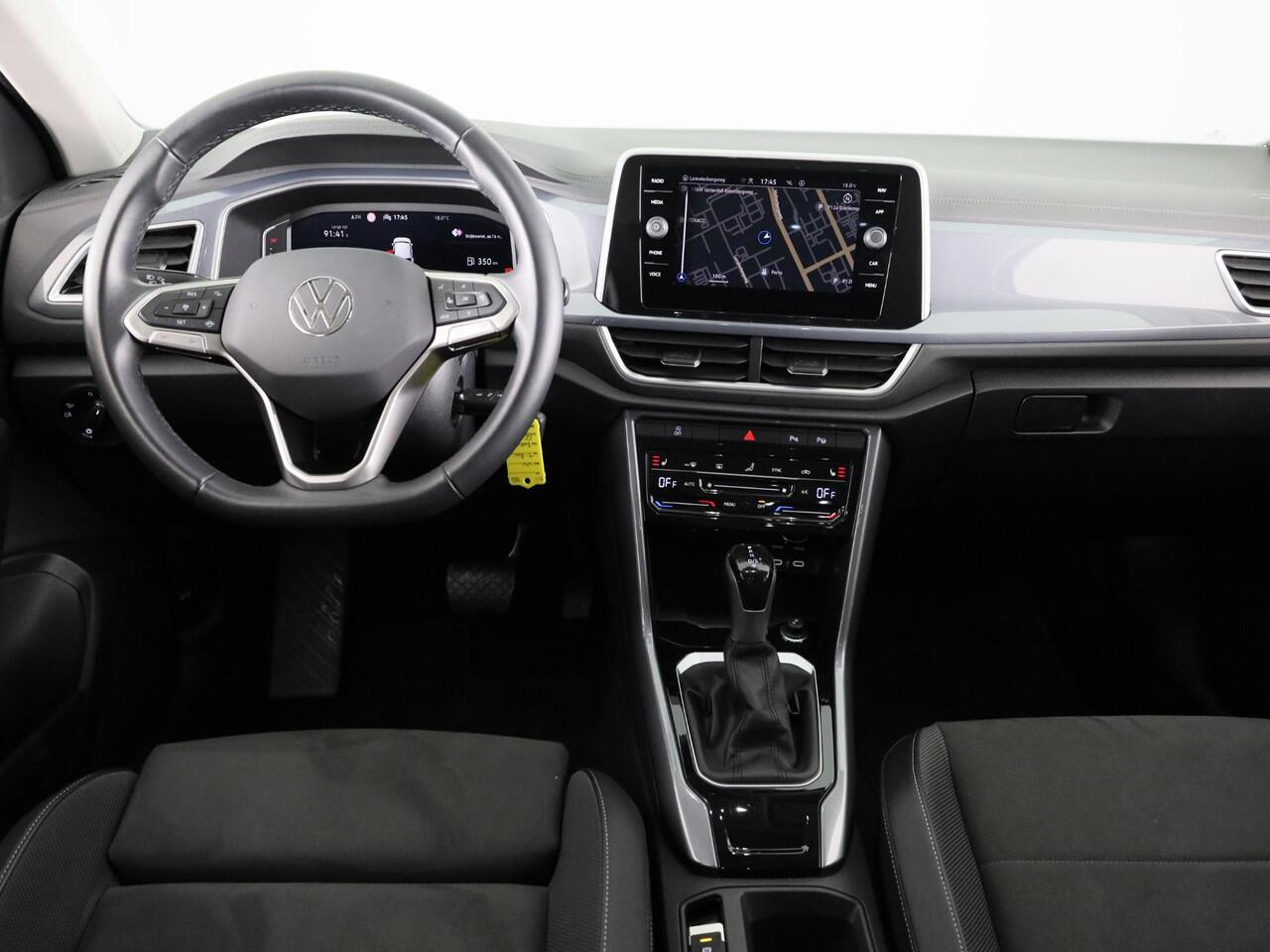 Volkswagen T-Roc 1.5 TSI Style 150 pk Automaat (DSG) | Navigatie | Trekhaak (afneembaar) | Parkeersensoren (Park assist) | Adaptieve cruise control | Stoelverwarming |