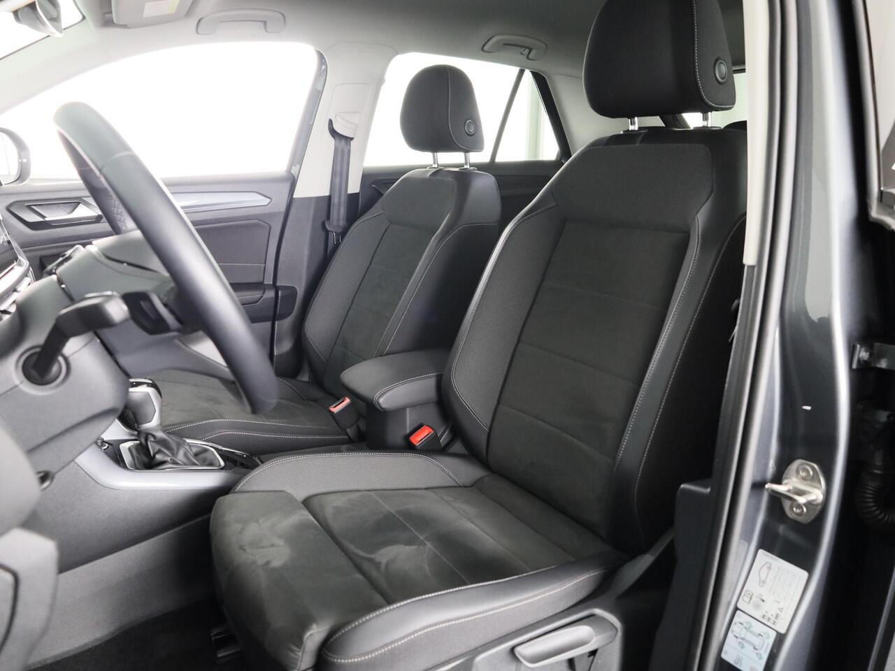 Volkswagen T-Roc 1.5 TSI Style 150 pk Automaat (DSG) | Navigatie | Trekhaak (afneembaar) | Parkeersensoren (Park assist) | Adaptieve cruise control | Stoelverwarming |