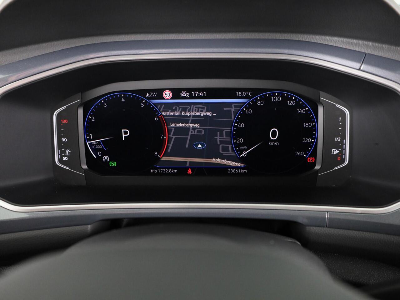 Volkswagen T-Roc 1.5 TSI Style 150 pk Automaat (DSG) | Navigatie | Trekhaak (afneembaar) | Parkeersensoren (Park assist) | Adaptieve cruise control | Stoelverwarming |