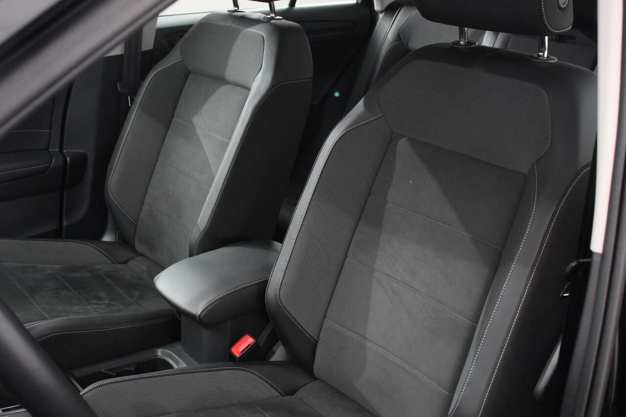 Volkswagen T-Roc 1.5 TSI 150pk DSG Style | Navigatie | Apple Carplay/Android Auto | Parkeersensoren | Camera | Adaptive Cruise Control | Park Assist | Stoel- en stuurverwarming | Elektrische achterklep | LED-koplampen | Getinte ramen