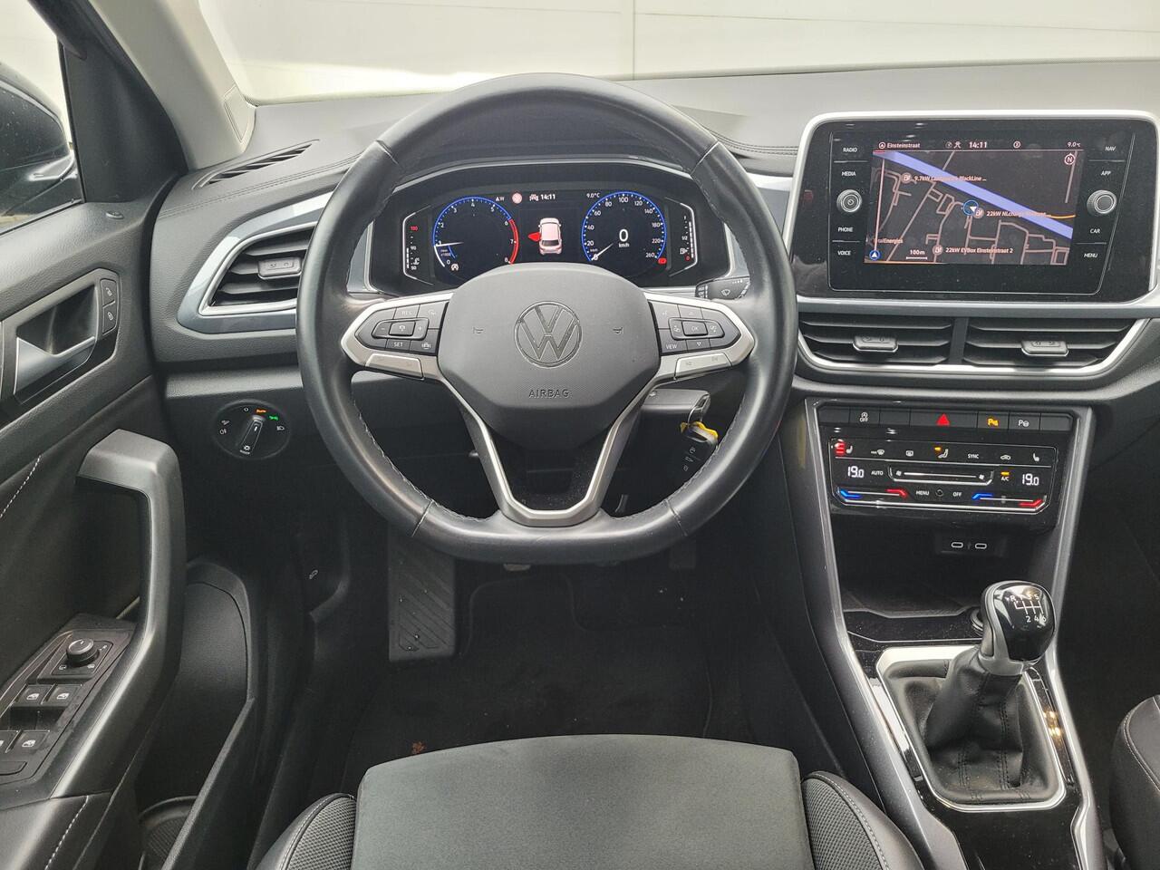 Volkswagen T-Roc 1.0 TSI Style | Navigatie | Parkeerhulp | Stoelverwarming | Adapt. Cruise | Dealer Onderhouden