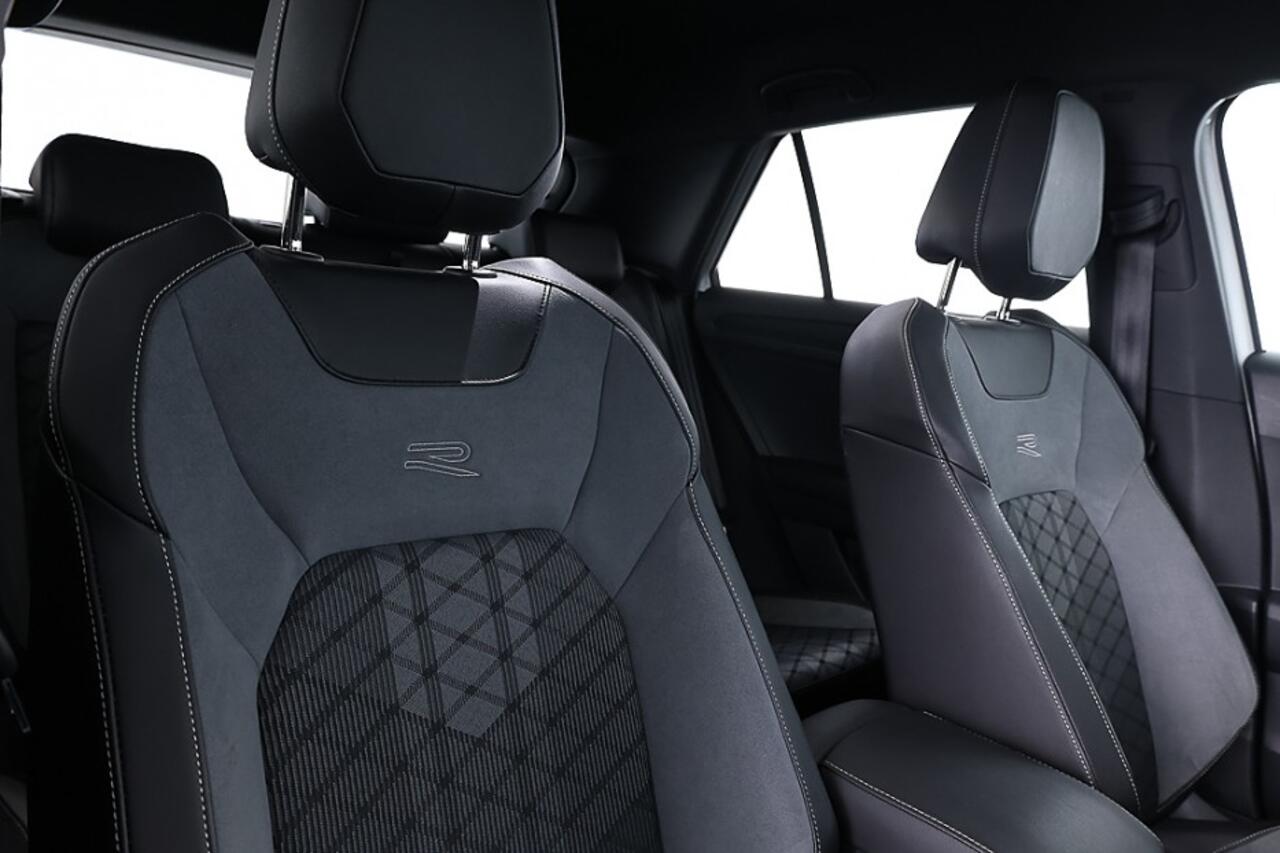 Volkswagen T-Roc 1.5 TSI R-Line Business Automaat | Trekhaak | LED | ECC | VELGEN