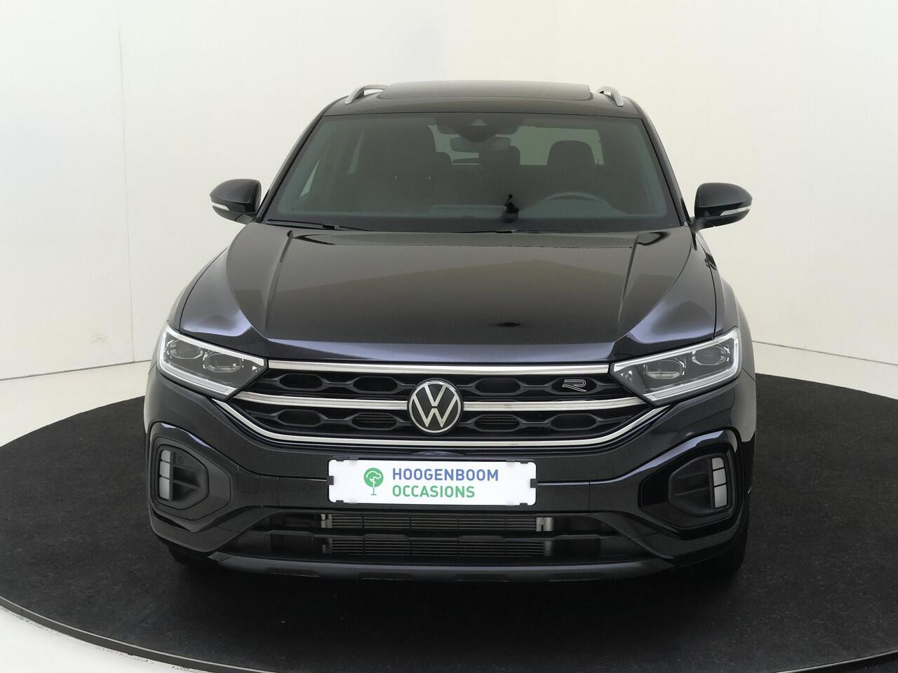 Volkswagen T-Roc 1.5 TSI R-Line | Panoramadak | Digital cockpit Pro | Keyless | Adaptieve cruise control | Parkeerassistent | Stoelverwarming | Navigatie | Achteruitrijcamera |