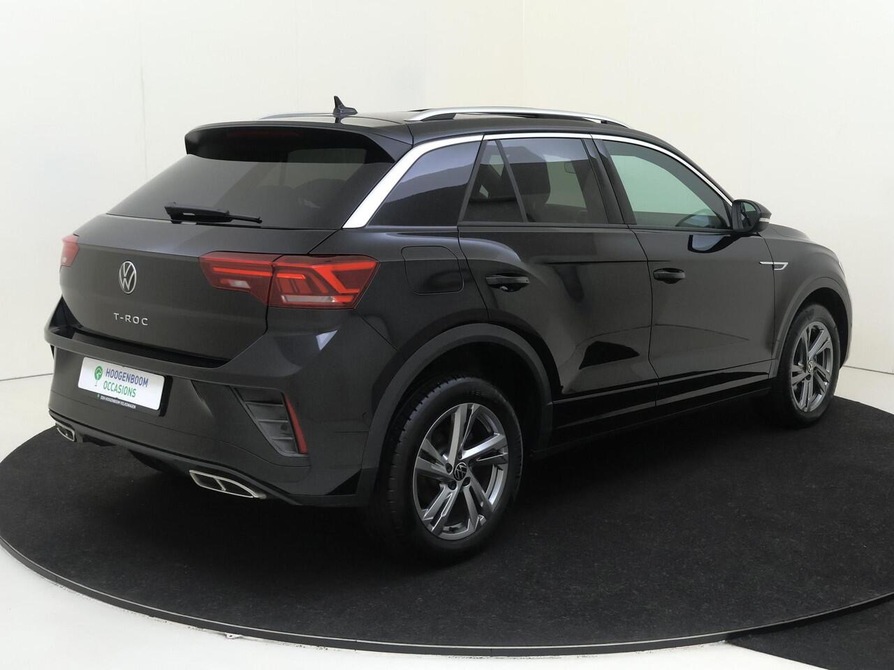 Volkswagen T-Roc 1.5 TSI R-Line | Panoramadak | Digital cockpit Pro | Keyless | Adaptieve cruise control | Parkeerassistent | Stoelverwarming | Navigatie | Achteruitrijcamera |