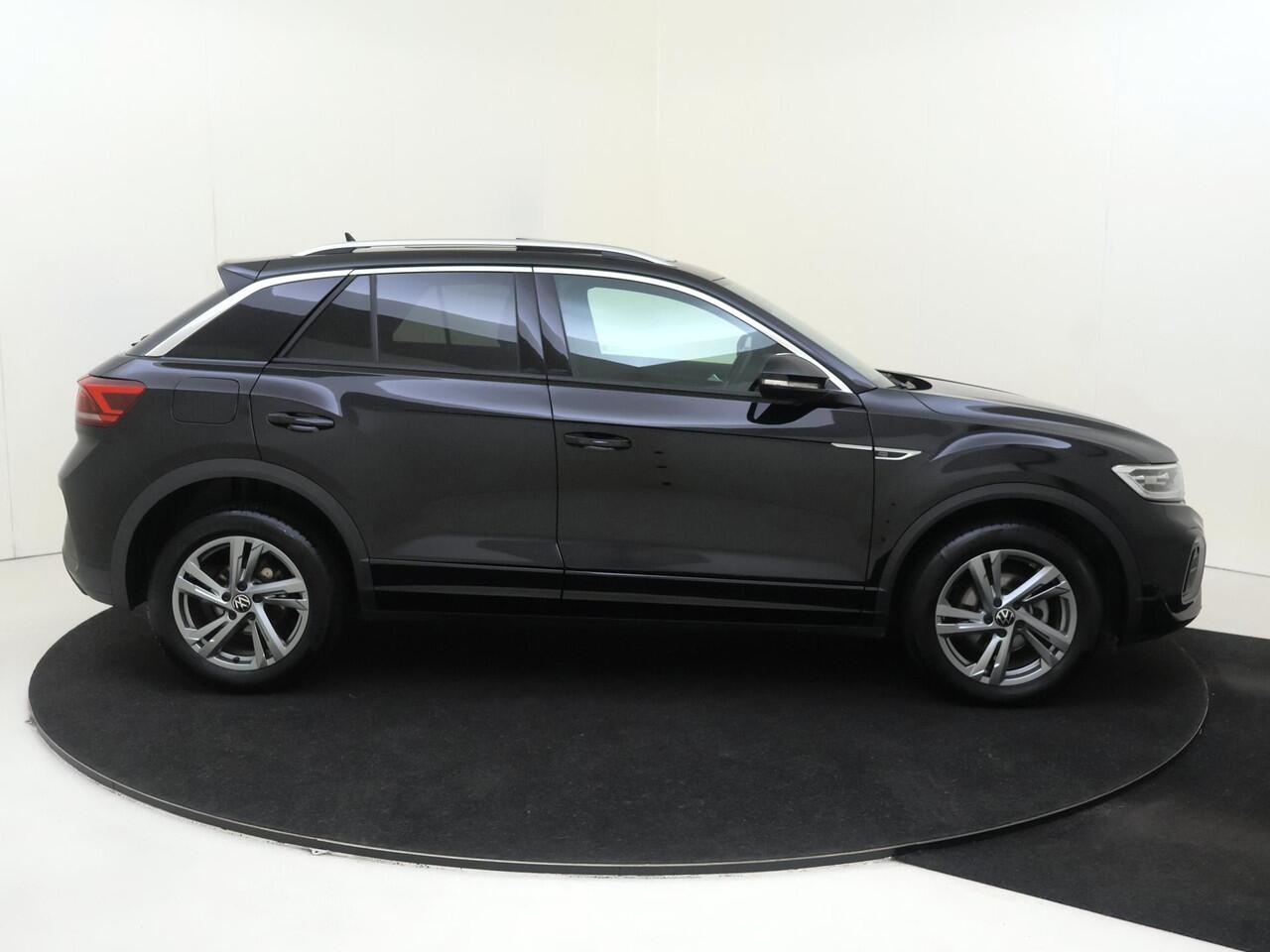 Volkswagen T-Roc 1.5 TSI R-Line | Panoramadak | Digital cockpit Pro | Keyless | Adaptieve cruise control | Parkeerassistent | Stoelverwarming | Navigatie | Achteruitrijcamera |