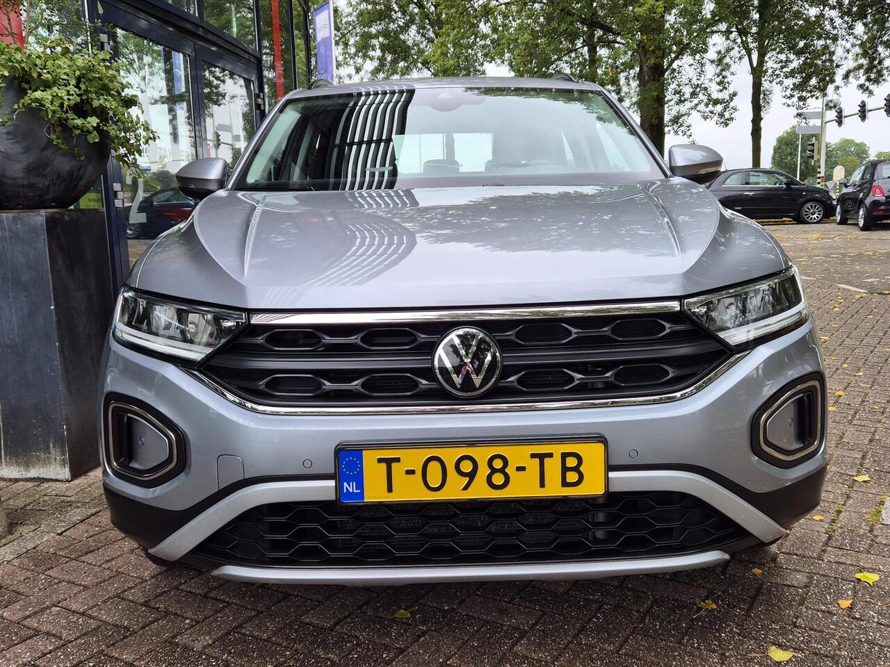 Volkswagen T-Roc 1.0 TSI Life | Navigatie | Digitaal dashboard | Adapt. Cruise Control | Parkeersensoren | Licht metalen velgen
