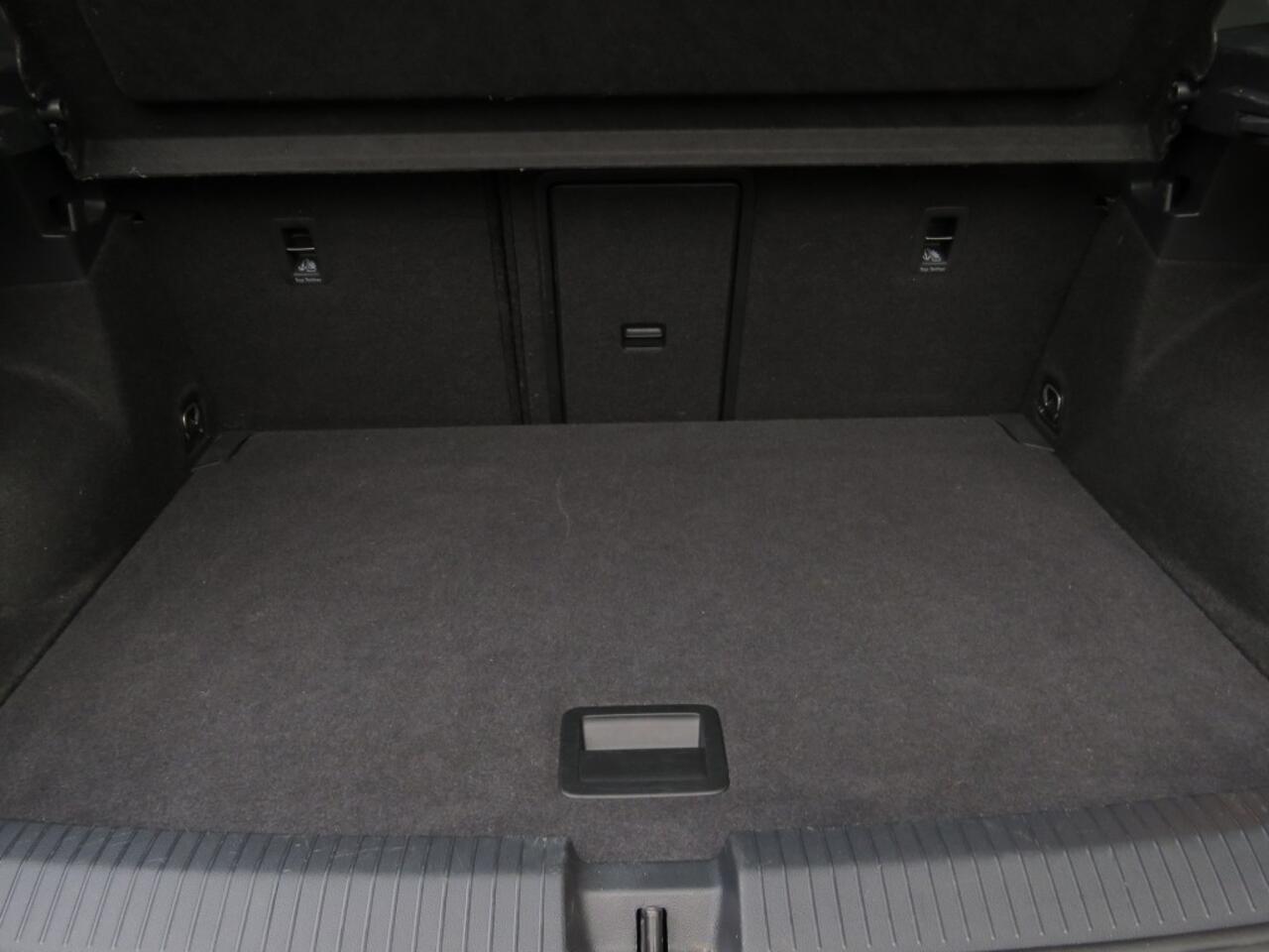 Volkswagen T-Roc 1.0 TSI 115pk LIFE / Navi / Carplay / Adap.cruise / Inparkeerhulp / BOVAG garantie