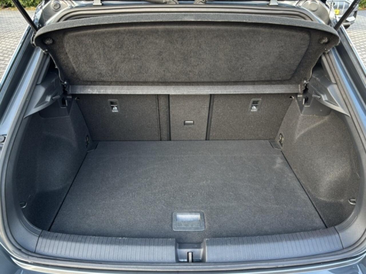 Volkswagen T-Roc 1.0 TSI R-LINE IQ-LIGHTS/NAVI/ACC/STOELVERW/CAMERA