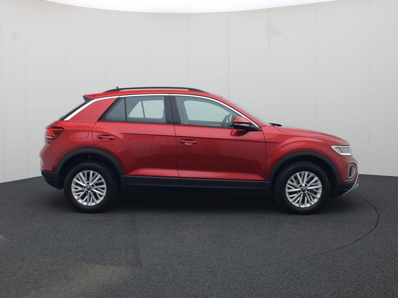Volkswagen T-Roc 1.0TSI/110PK Life · Navigatie · Apple/Android Car Play · Parkeersensoren · Garantie tot september 2027 of 100000km.