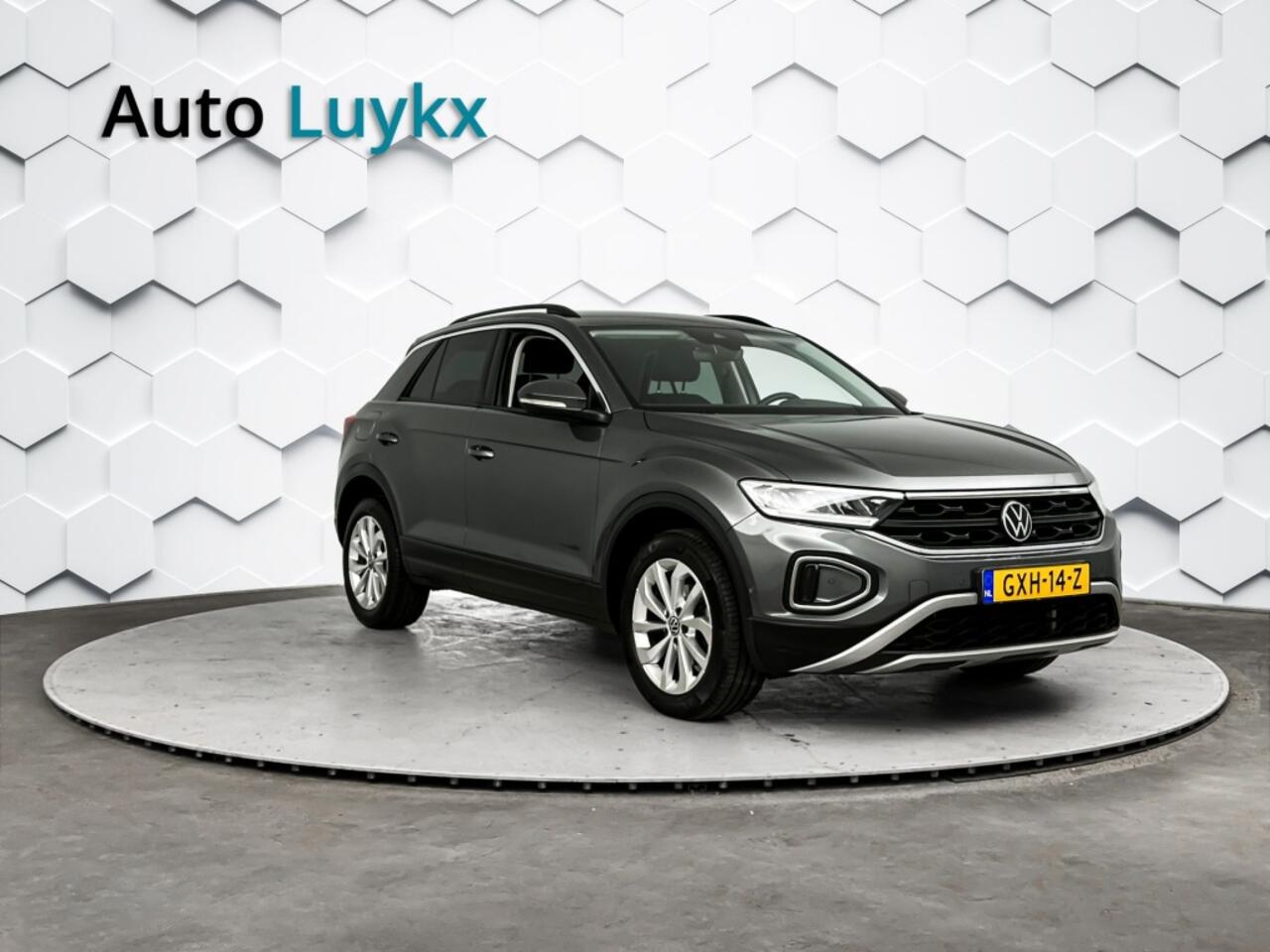 Volkswagen T-Roc 1.5 TSI Life Business DSG Automaat | Climate Control | Parkeersensoren voor + achter | 17'' L.M. Velgen