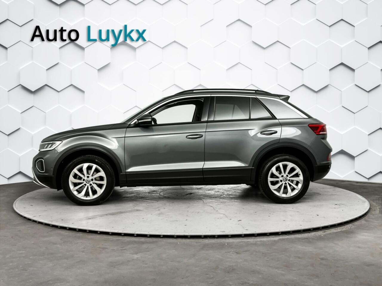 Volkswagen T-Roc 1.5 TSI Life Business DSG Automaat | Climate Control | Parkeersensoren voor + achter | 17'' L.M. Velgen