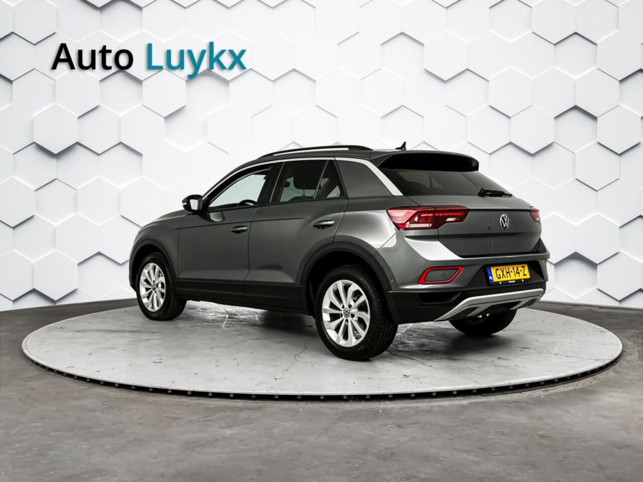 Volkswagen T-Roc 1.5 TSI Life Business DSG Automaat | Climate Control | Parkeersensoren voor + achter | 17'' L.M. Velgen