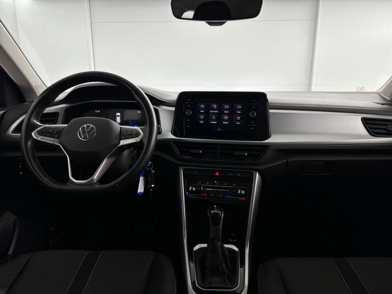 Volkswagen T-Roc 1.5 TSI Life Business DSG Automaat | Climate Control | Parkeersensoren voor + achter | 17'' L.M. Velgen