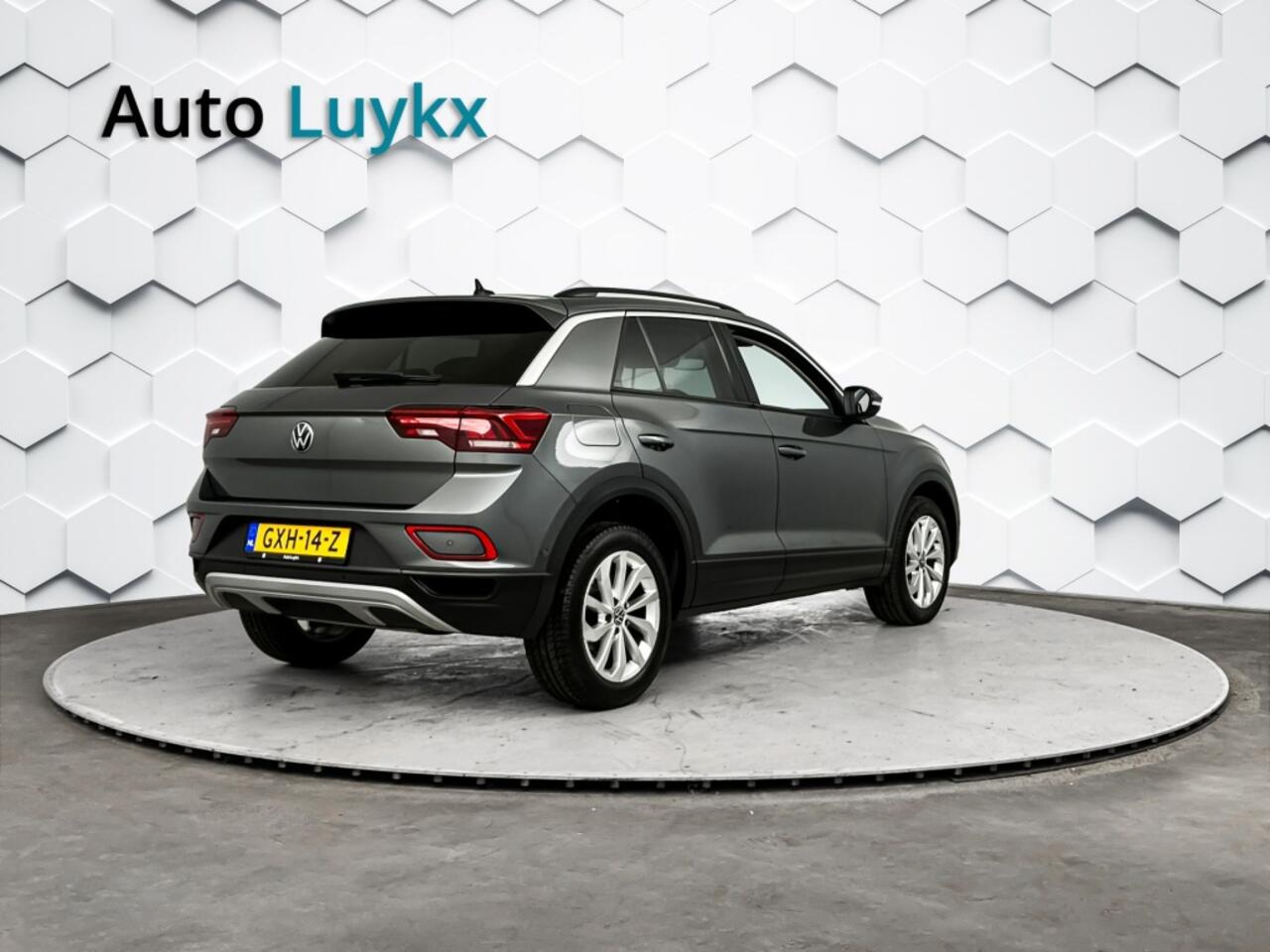 Volkswagen T-Roc 1.5 TSI Life Business DSG Automaat | Climate Control | Parkeersensoren voor + achter | 17'' L.M. Velgen