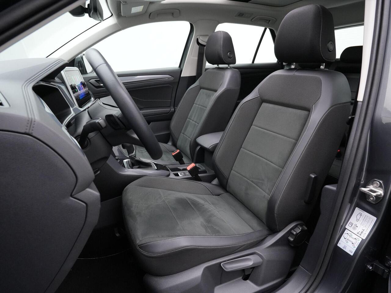 Volkswagen T-Roc 1.5 TSI 150 pk DSG Style | Panoramadak | Stuur-/stoelverwarming | Achteruitrijcamera | Adaptive Cruise