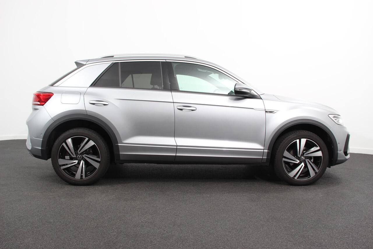 Volkswagen T-Roc 1.5 TSI 150pk DSG R-Line | Navigatie | Apple Carplay/Android Auto | Parkeersensoren | Camera | Blind Spot Assist | Adaptive Cruise Control | Elektrische achterklep | Stoel- en stuurverwarming | Climate Control | Ledverlichting | Virtual Cockpit