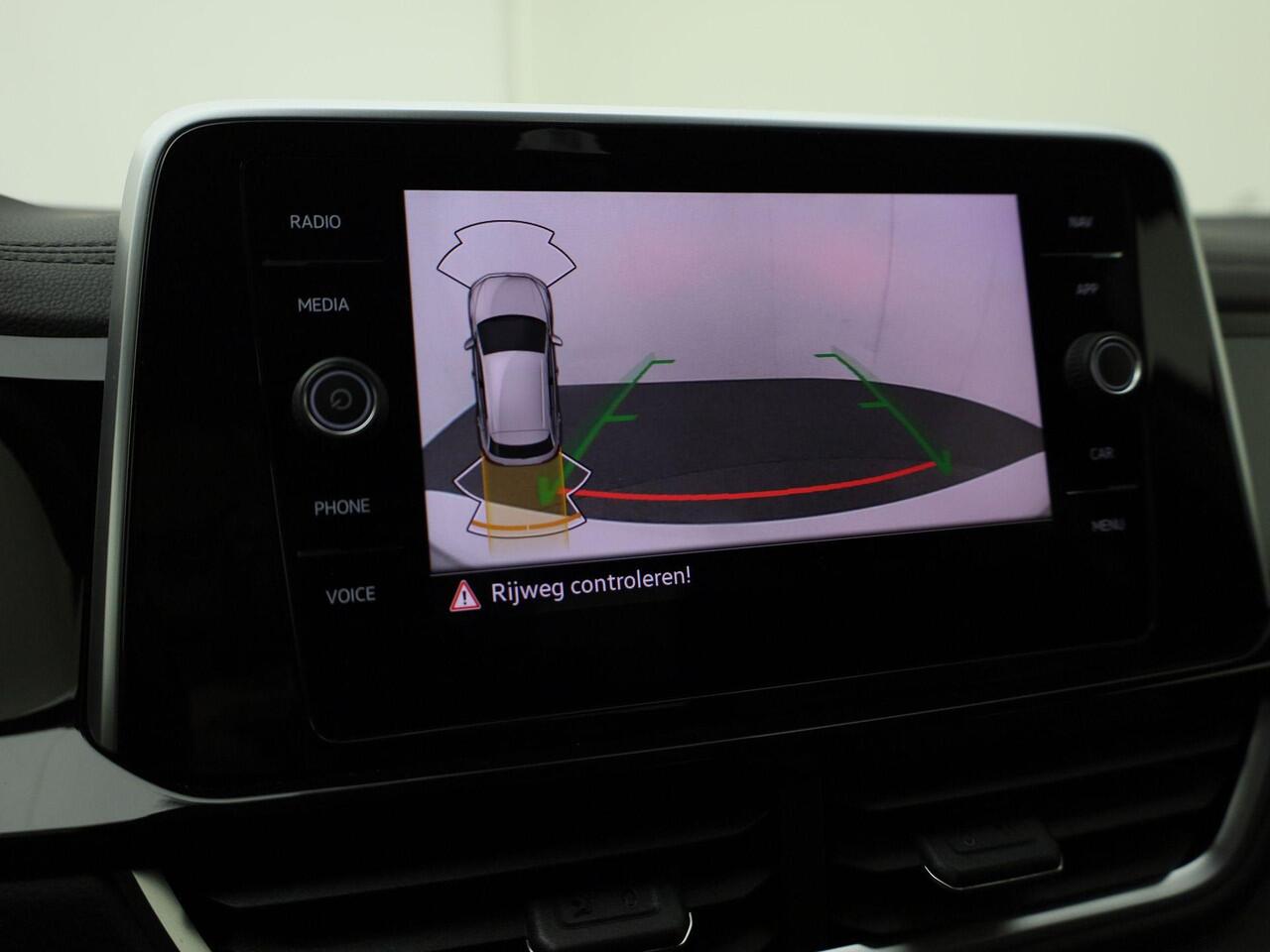 Volkswagen T-Roc 1.5TSI/150pk DSG R-Line Business · Camera · Apple/Android Car Play· Stoelverwarming · Navigatie · Garantie t/m 07-01-2027 of 100000km