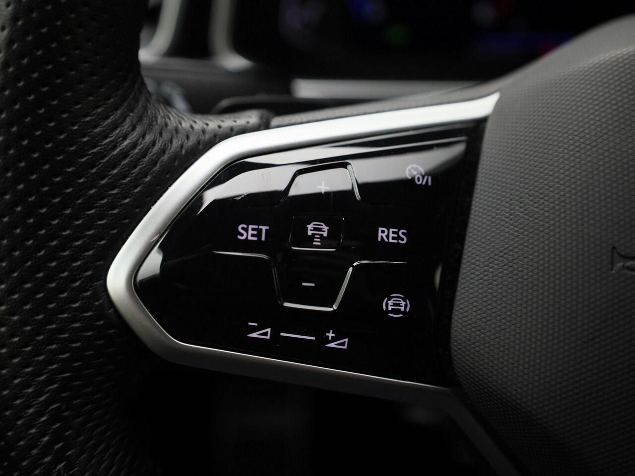 Volkswagen T-Roc 1.5TSI/150pk DSG R-Line Business · Camera · Apple/Android Car Play· Stoelverwarming · Navigatie · Garantie t/m 07-01-2027 of 100000km