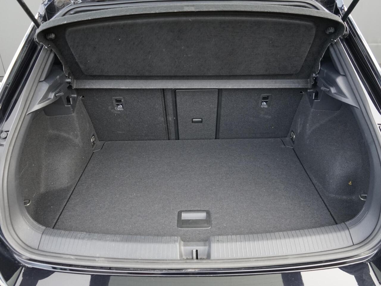 Volkswagen T-Roc 1.0 TSI OPF R-Line 1e eig / Dealeronderh / ACC / Navi / Virtual / Facelift / Camera / PDC / Carplay / massage / all-season