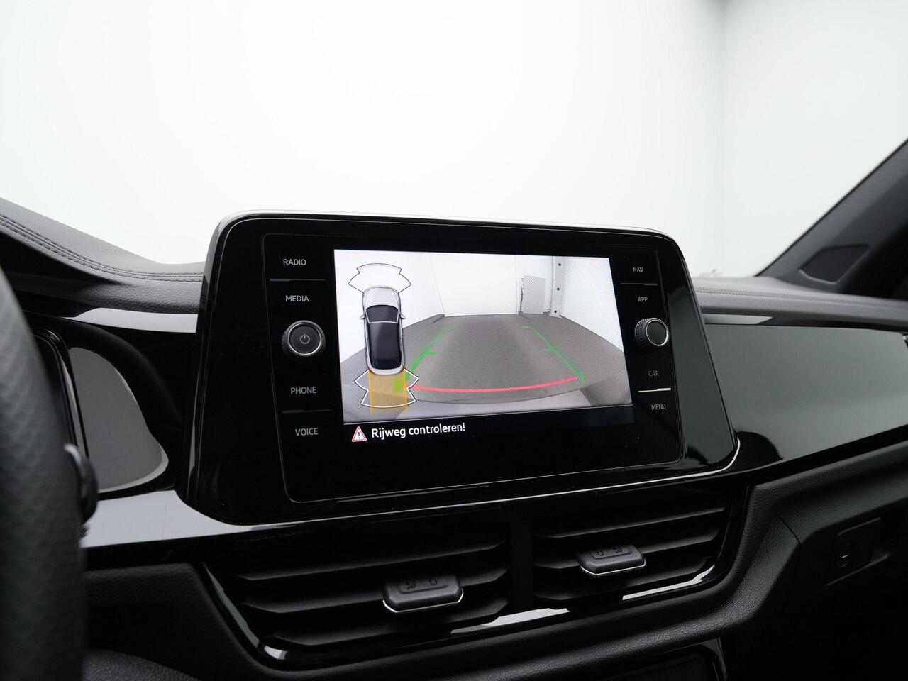 Volkswagen T-Roc Cabrio 1.5 TSI 150 pk DSG R-Line | IQ Light | Achteruitrijcamera | Stuur/stoelverwarming | Sportonderstel |