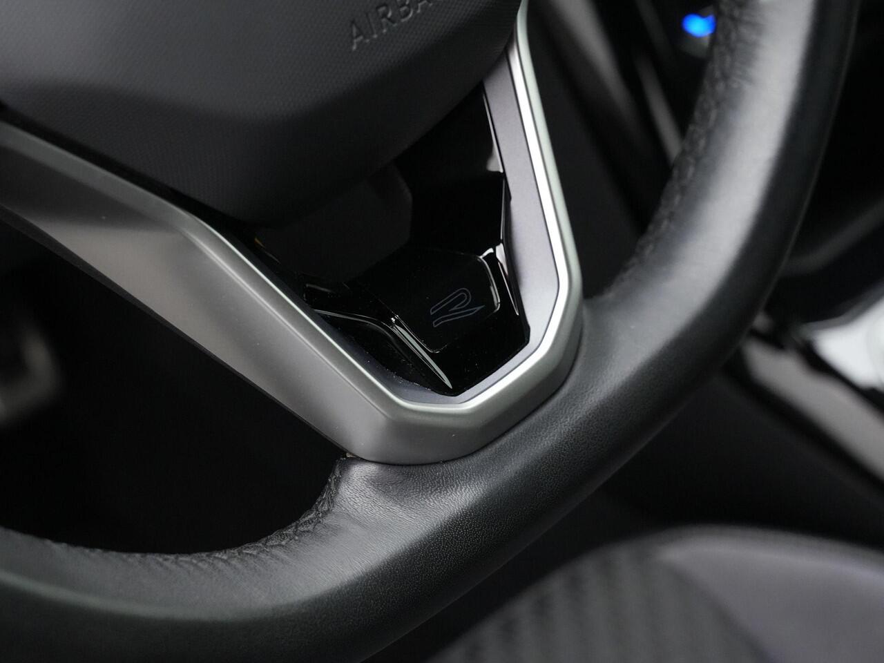 Volkswagen T-Roc Cabrio 1.5 TSI 150 pk DSG R-Line | IQ Light | Achteruitrijcamera | Stuur/stoelverwarming | Sportonderstel |