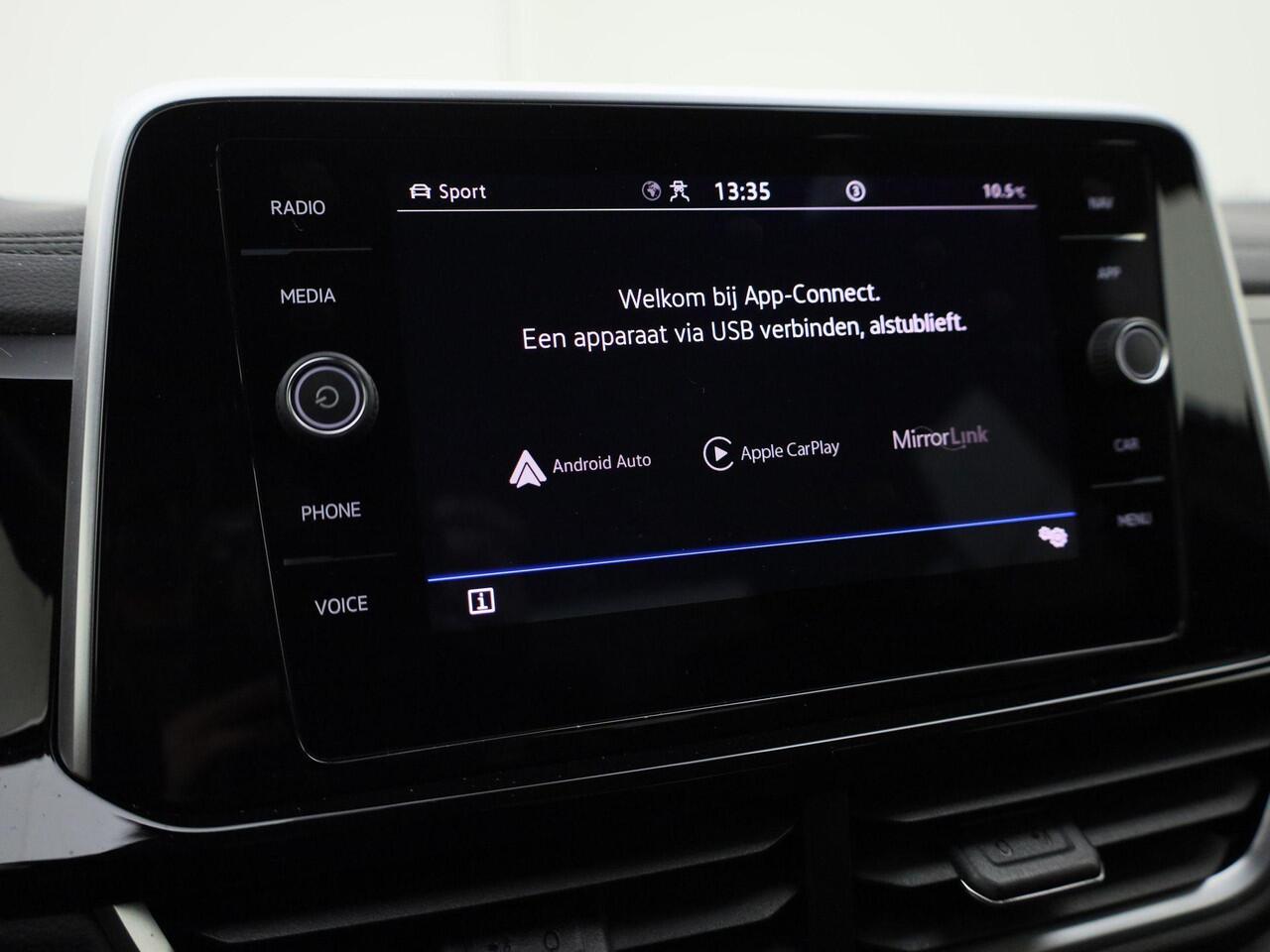 Volkswagen T-Roc 1.0TSI/110PK R-Line Navigatie · Apple/Android Car Play · Camera + Parkeersensoren · Garantie t/m 03-02-2028 of 100000km.