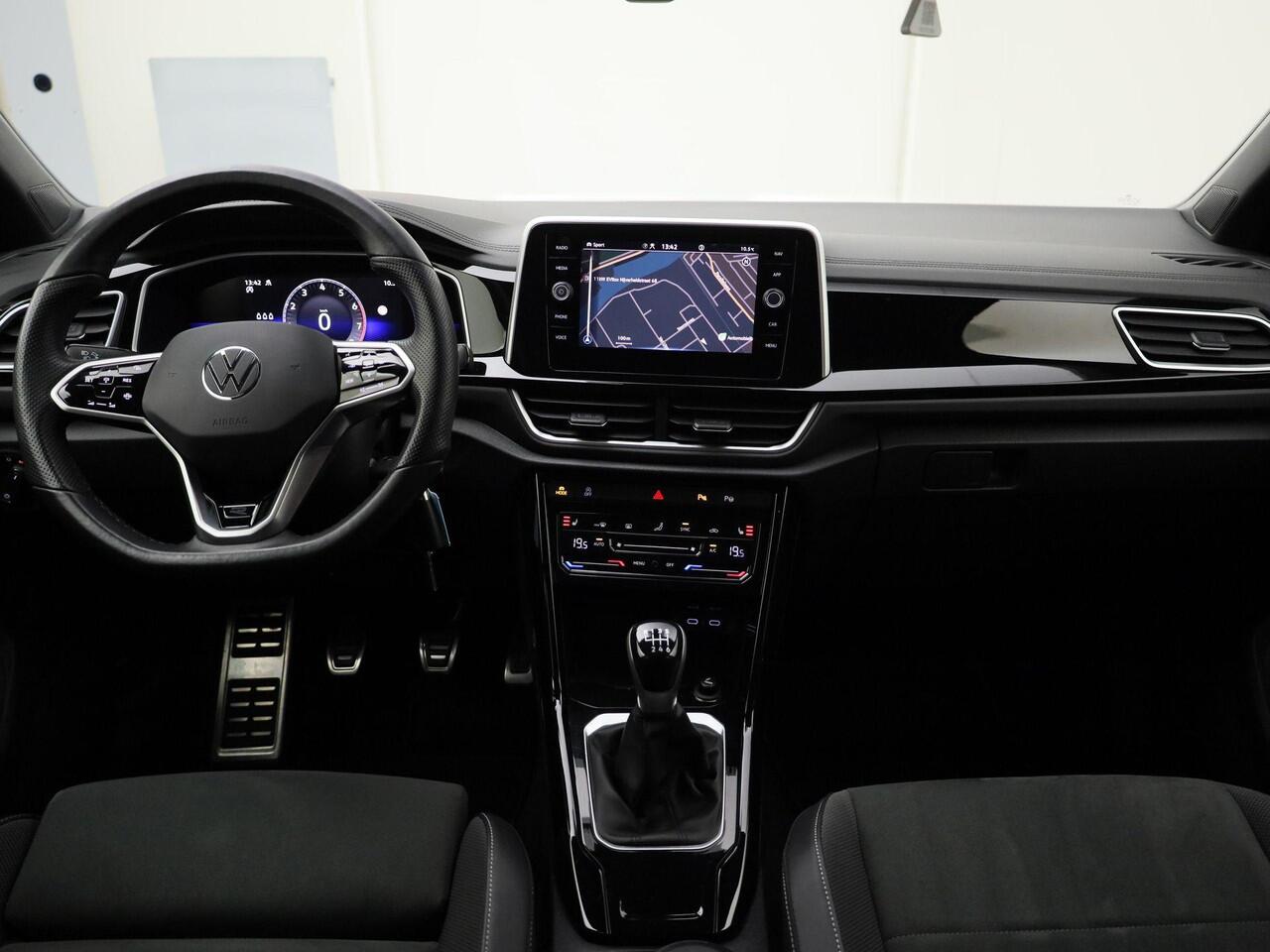 Volkswagen T-Roc 1.0TSI/110PK R-Line Navigatie · Apple/Android Car Play · Camera + Parkeersensoren · Garantie t/m 03-02-2028 of 100000km.