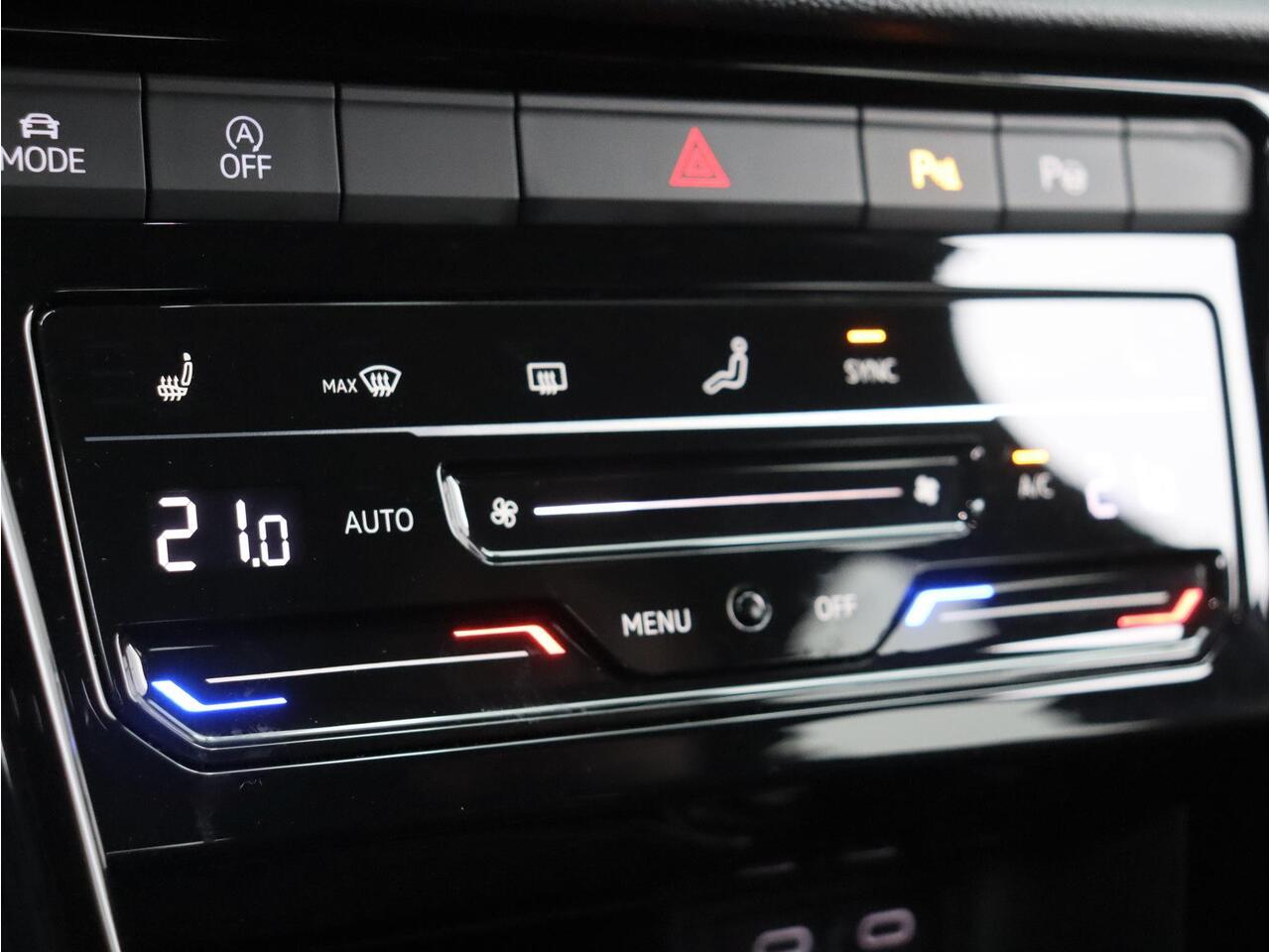 Volkswagen T-Roc 1.0 TSI R-Line Business | Apple Carplay | Stoelmassage | PDC |