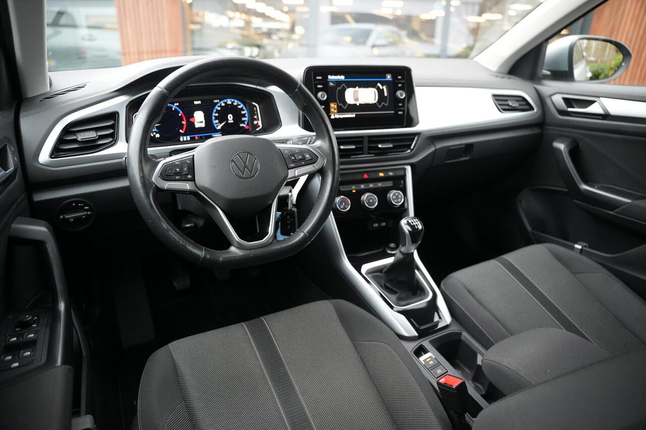 Volkswagen T-Roc 1.0 TSI Life Adaptive Cruise Virtual Dashb. Camera PDC Airco Trekhaak