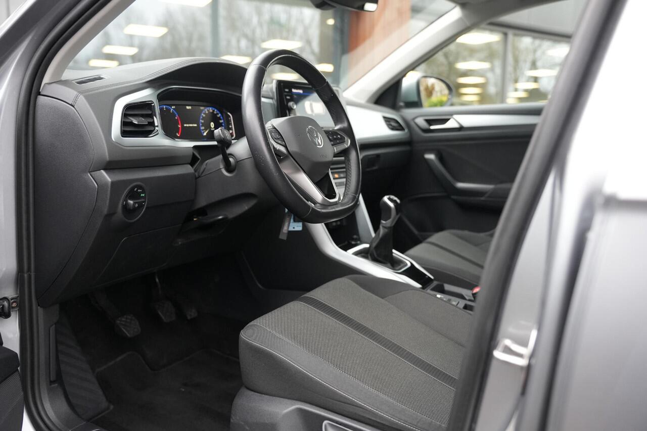 Volkswagen T-Roc 1.0 TSI Life Adaptive Cruise Virtual Dashb. Camera PDC Airco Trekhaak