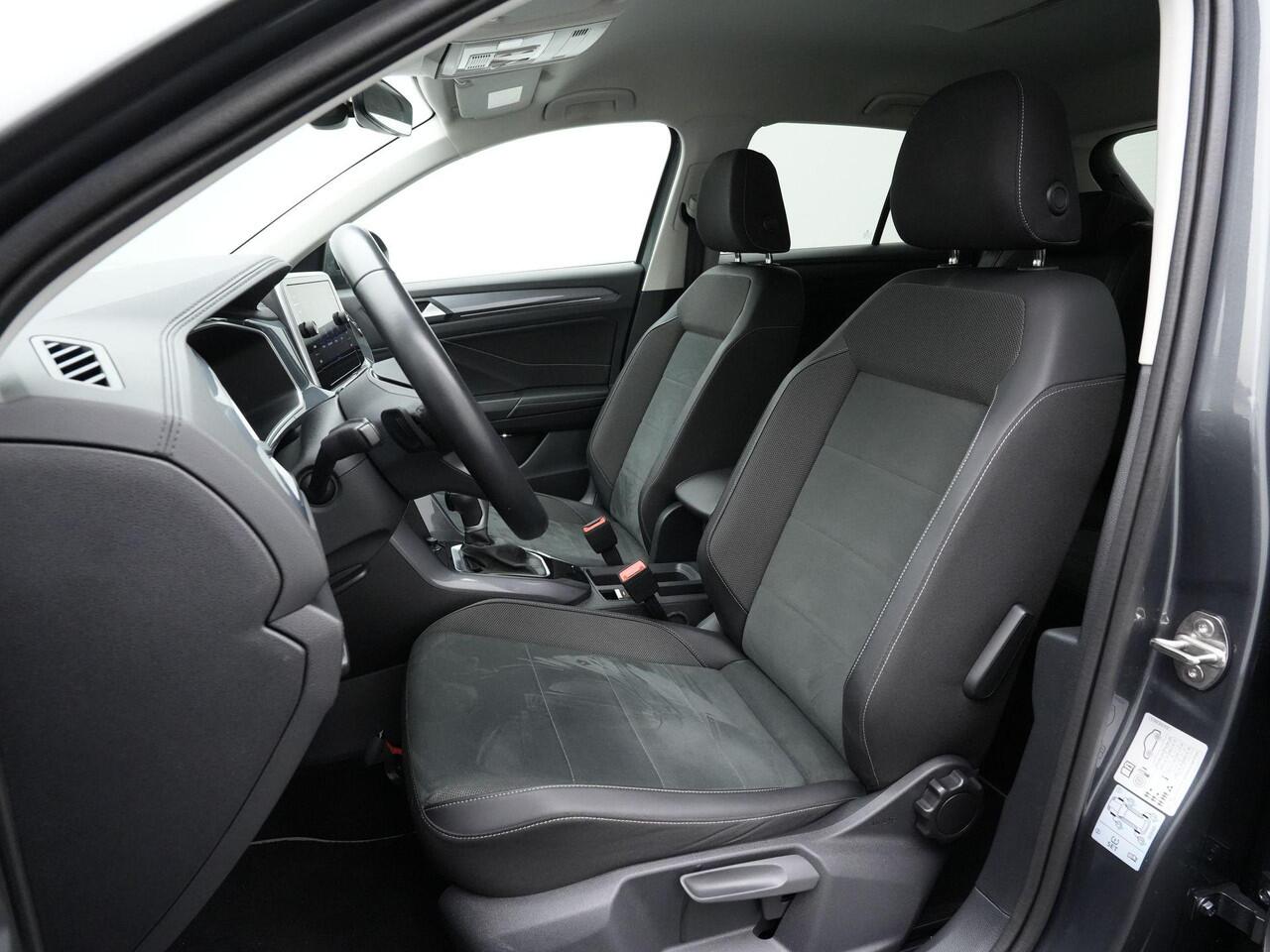 Volkswagen T-Roc 1.5 TSI 150 pk DSG Style | Trekhaak | IQ Light | Achteruitrijcamera | Adaptive Cruise | Stoelverwarming