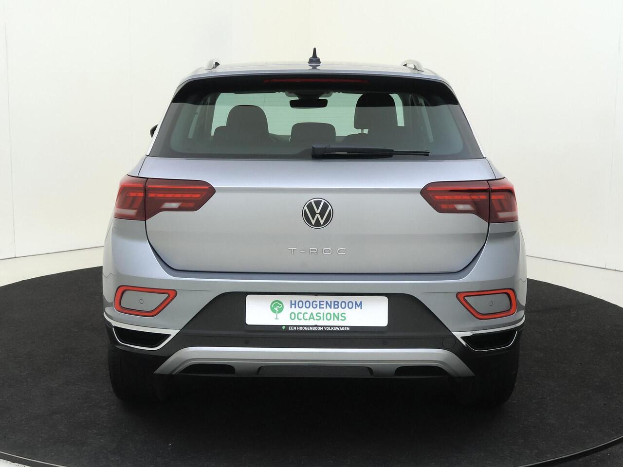 Volkswagen T-Roc 1.5 TSI Style | Trekhaak | Keyless | Parkeerassistent | Digital cockpit Pro | Achteruitrijcamera | Dodehoek detectie | Adaptieve cruise control | Stoelverwarming |