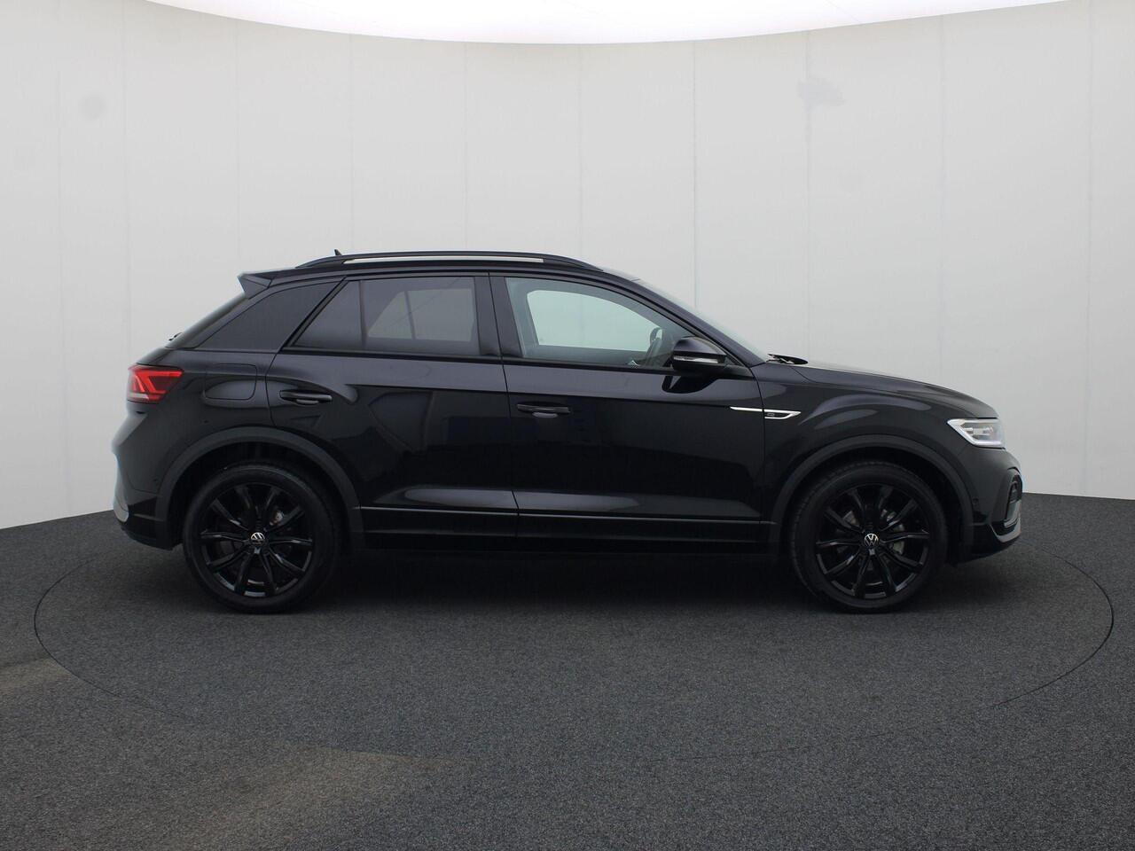 Volkswagen T-Roc 1.5TSI/150PK R-Line Blackstyle DSG · Navigatie · Parkeersensoren + camera · Stoelverwarming · Garantie tot april 2026