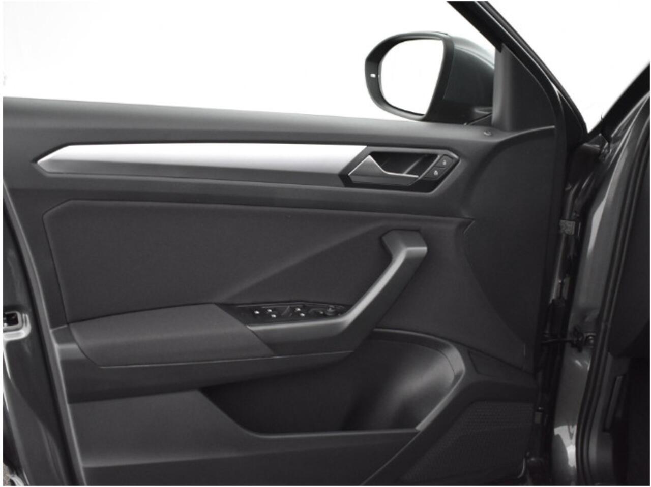 Volkswagen T-Roc Life Edition 1.0 TSI 116 pk 6 versn. Hand · Airconditioning automatisch, 2-zone (climatronic) · Multimedia pakket · Prijs is incl inruilbonus · MEGA Sale