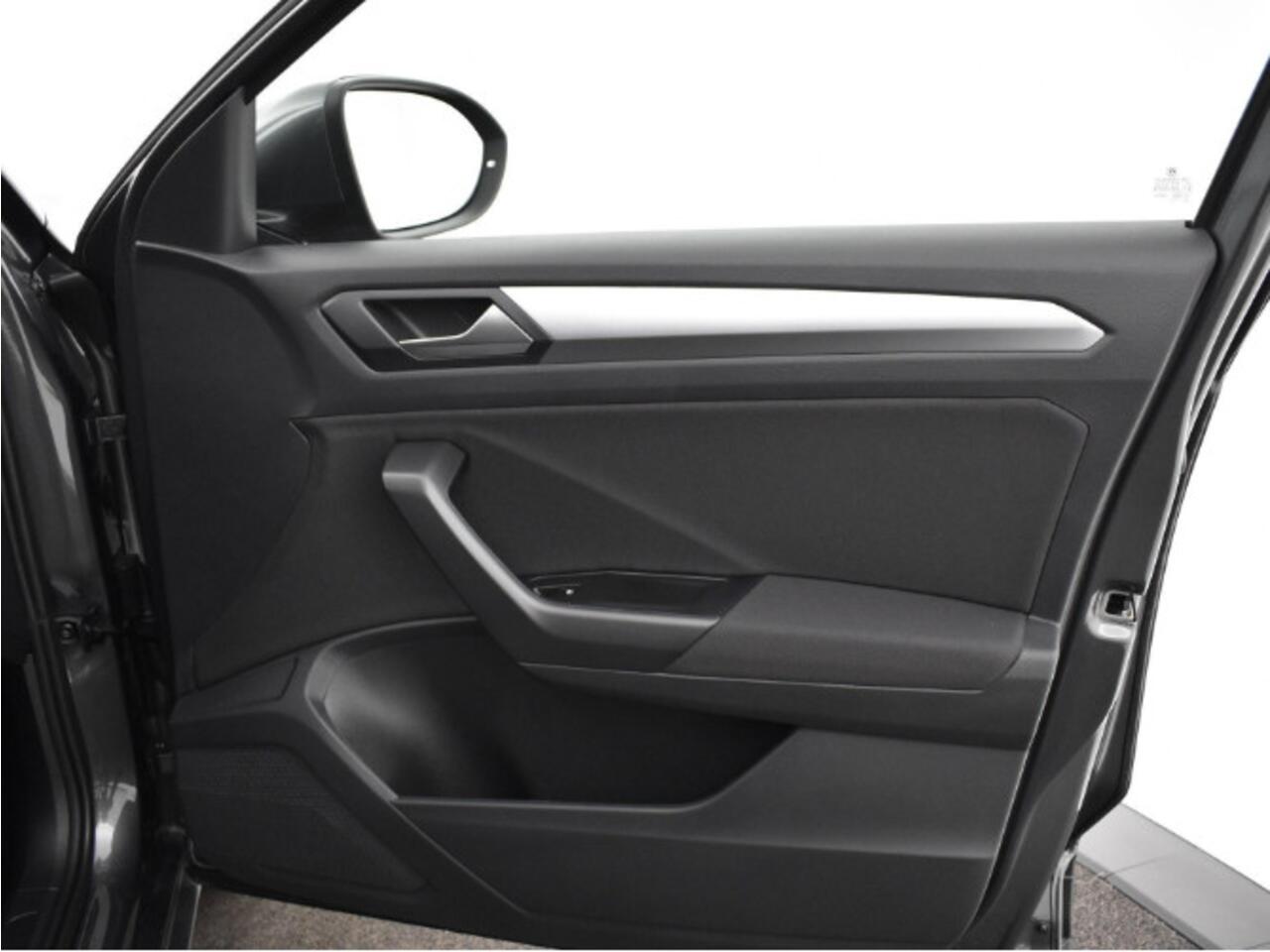 Volkswagen T-Roc Life Edition 1.0 TSI 116 pk 6 versn. Hand · Airconditioning automatisch, 2-zone (climatronic) · Multimedia pakket · Prijs is incl inruilbonus · MEGA Sale