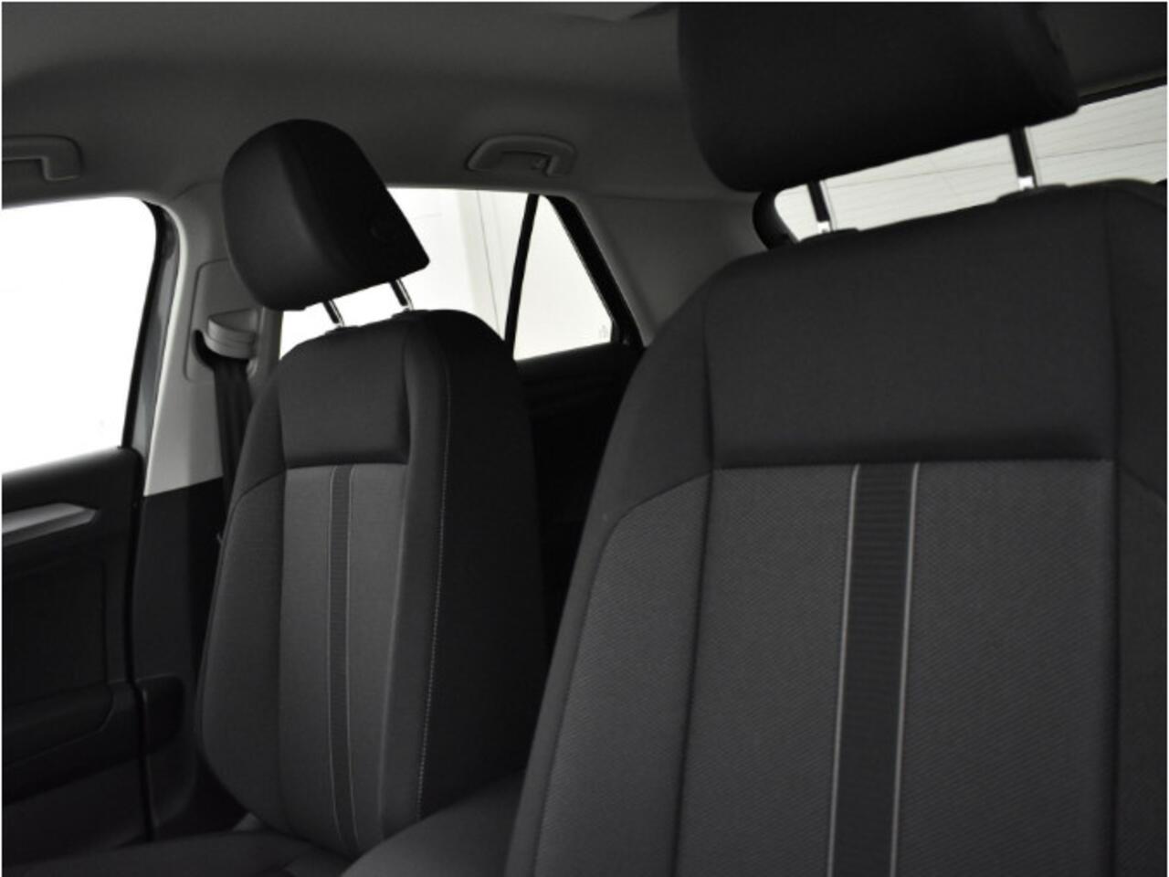 Volkswagen T-Roc Life Edition 1.0 TSI 116 pk 6 versn. Hand · Airconditioning automatisch, 2-zone (climatronic) · Multimedia pakket · Prijs is incl inruilbonus · MEGA Sale