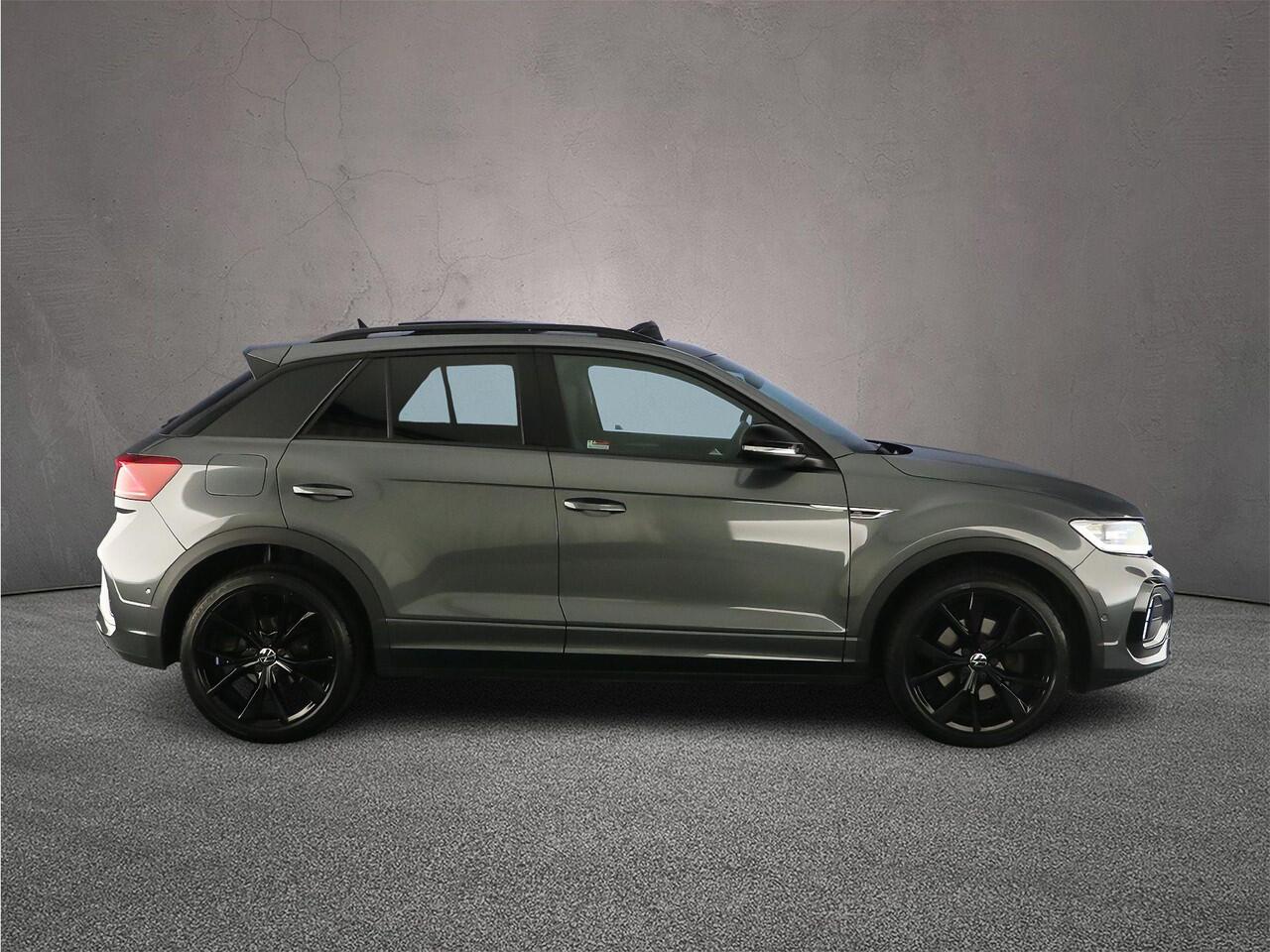 Volkswagen T-Roc R-Line Edition 1.5 TSI 150pk DSG Automaat Trekhaak, Panoramadak, Black Style, LED matrix koplampen, Adaptive cruise control, Beats audio, Achteruitrijcamera