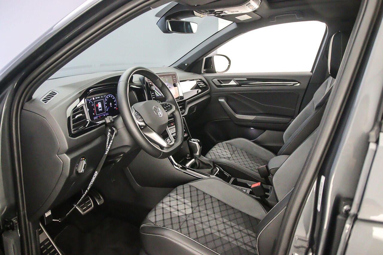 Volkswagen T-Roc R-Line Edition 1.5 TSI 150pk DSG Automaat Trekhaak, Panoramadak, Black Style, LED matrix koplampen, Adaptive cruise control, Beats audio, Achteruitrijcamera