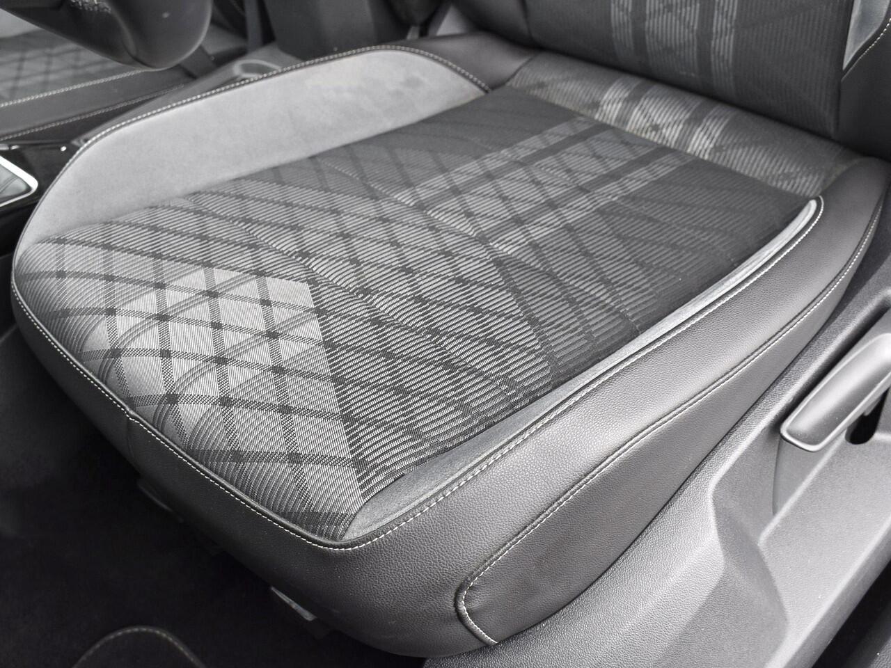 Volkswagen T-Roc 1.5 TSI 150pk DSG R-Line Business · Camera · Apple/Android Car Play · Navi · P-Sensoren · ACC · 17'' Inch · Garantie t/m 20-06-2028 of 100.000km